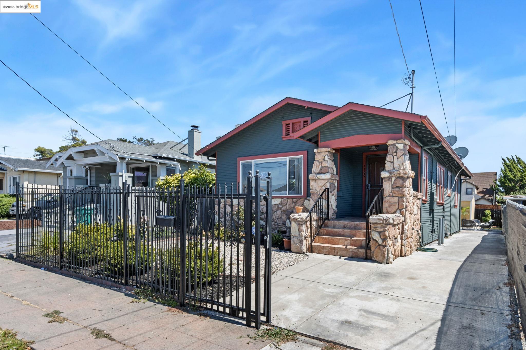 Detail Gallery Image 45 of 47 For 1700 64th Ave, Oakland,  CA 94621 - 2 Beds | 1 Baths
