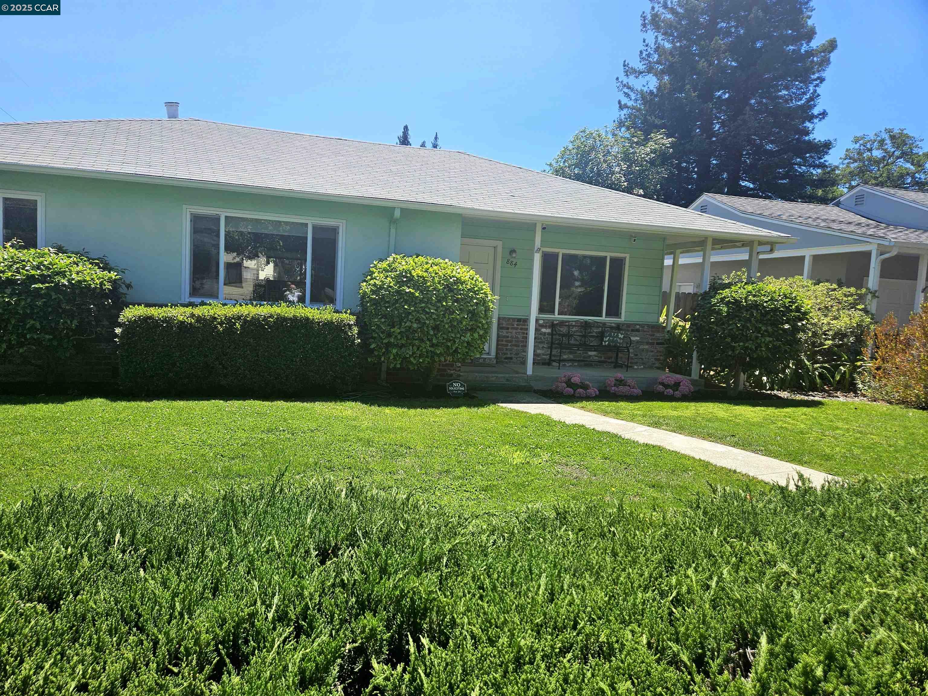 Detail Gallery Image 2 of 31 For 884 Juanita Dr, Lafayette,  CA 94595 - 4 Beds | 2 Baths