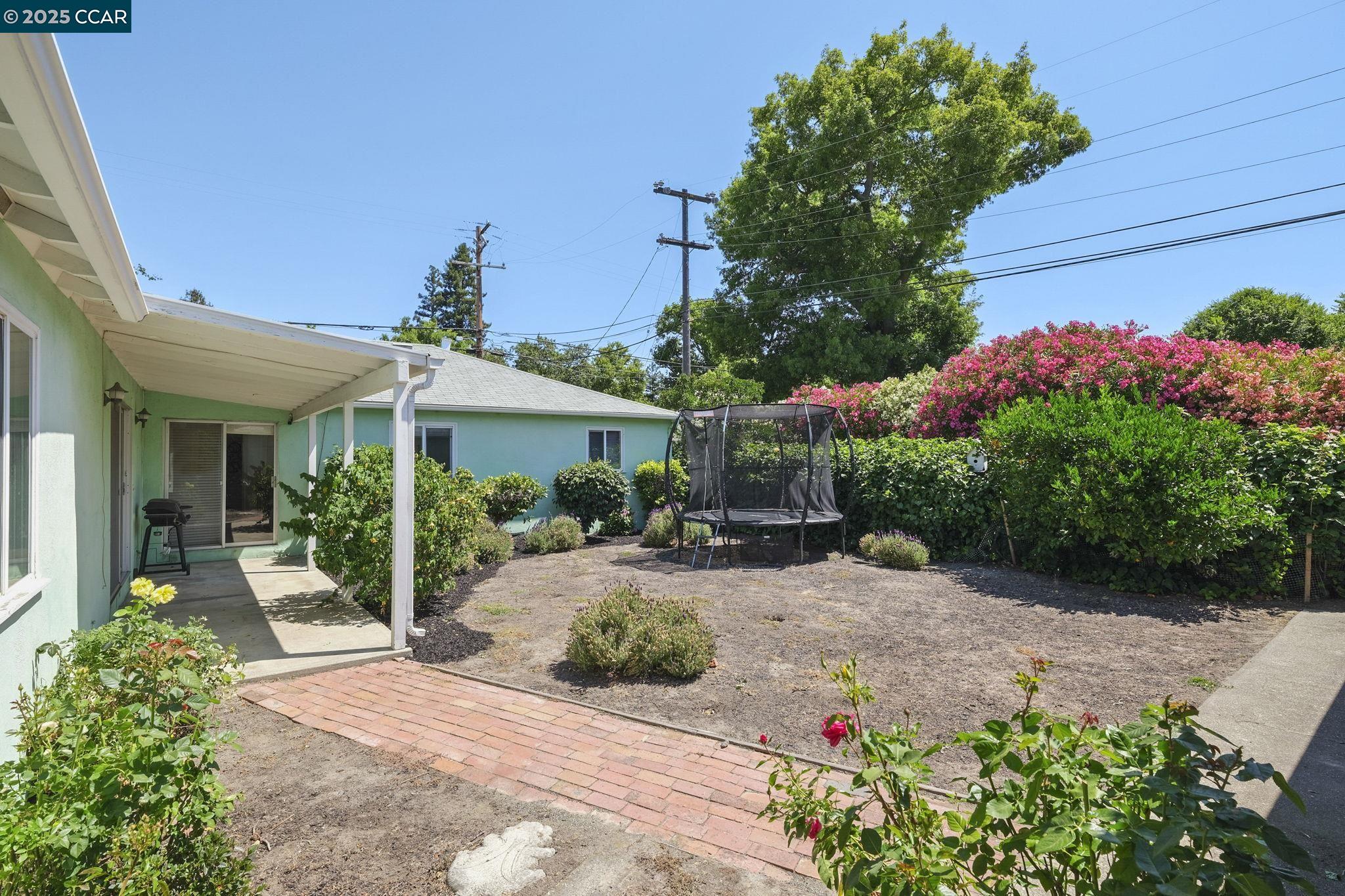 Detail Gallery Image 26 of 31 For 884 Juanita Dr, Lafayette,  CA 94595 - 4 Beds | 2 Baths