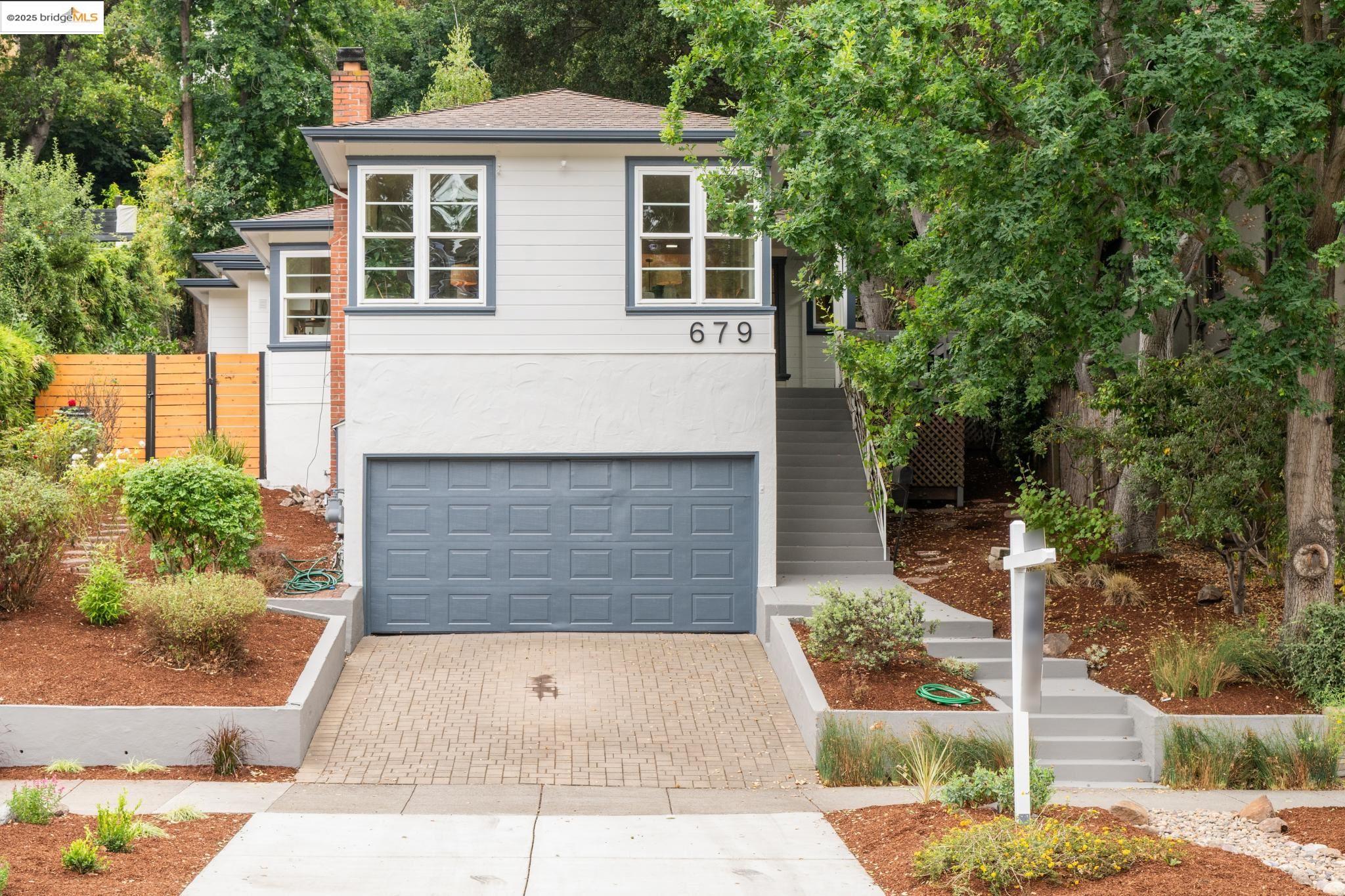 Detail Gallery Image 1 of 51 For 679 Mandana Blvd, Oakland,  CA 94610 - 3 Beds | 2 Baths
