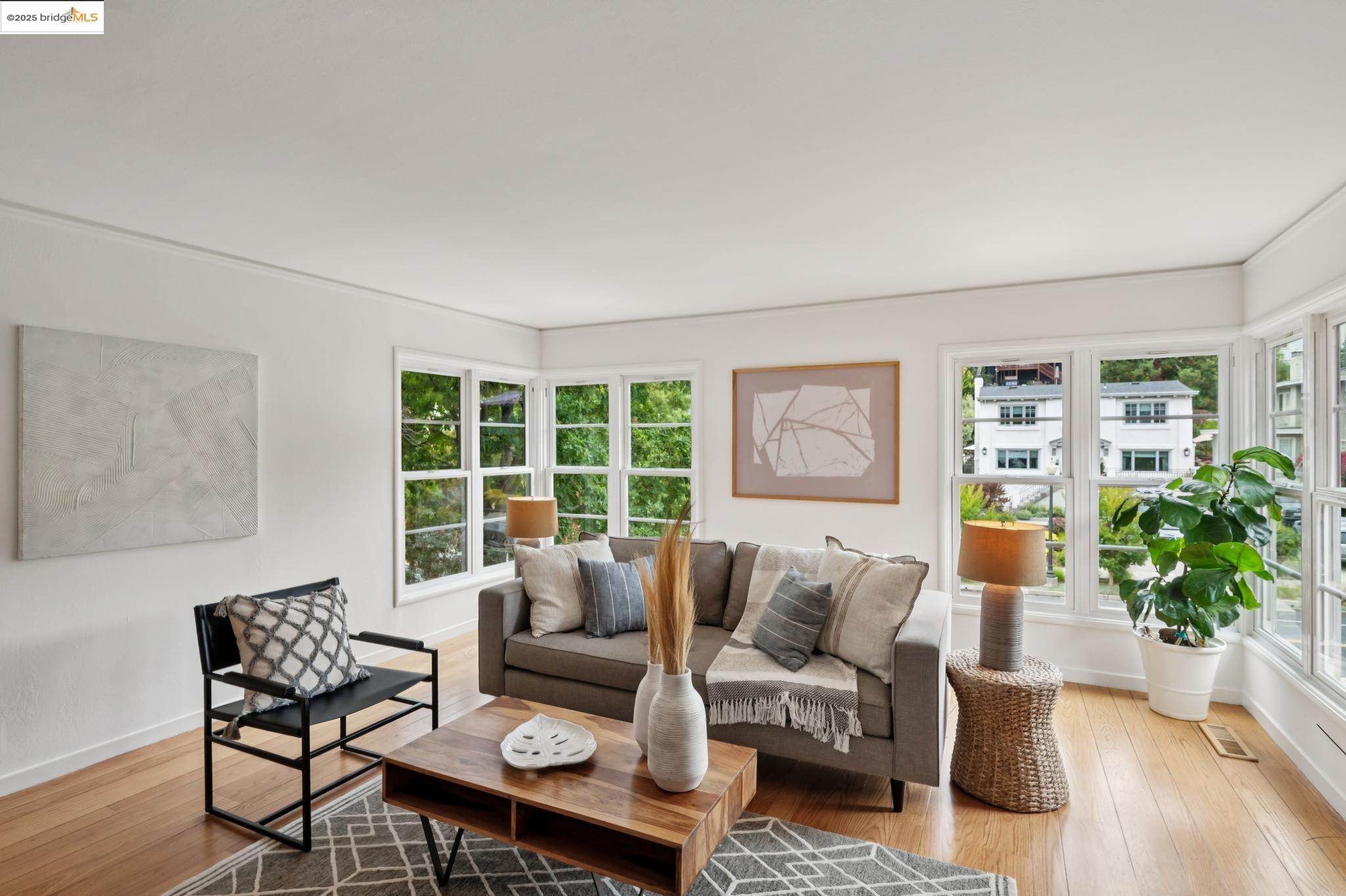 Detail Gallery Image 12 of 51 For 679 Mandana Blvd, Oakland,  CA 94610 - 3 Beds | 2 Baths