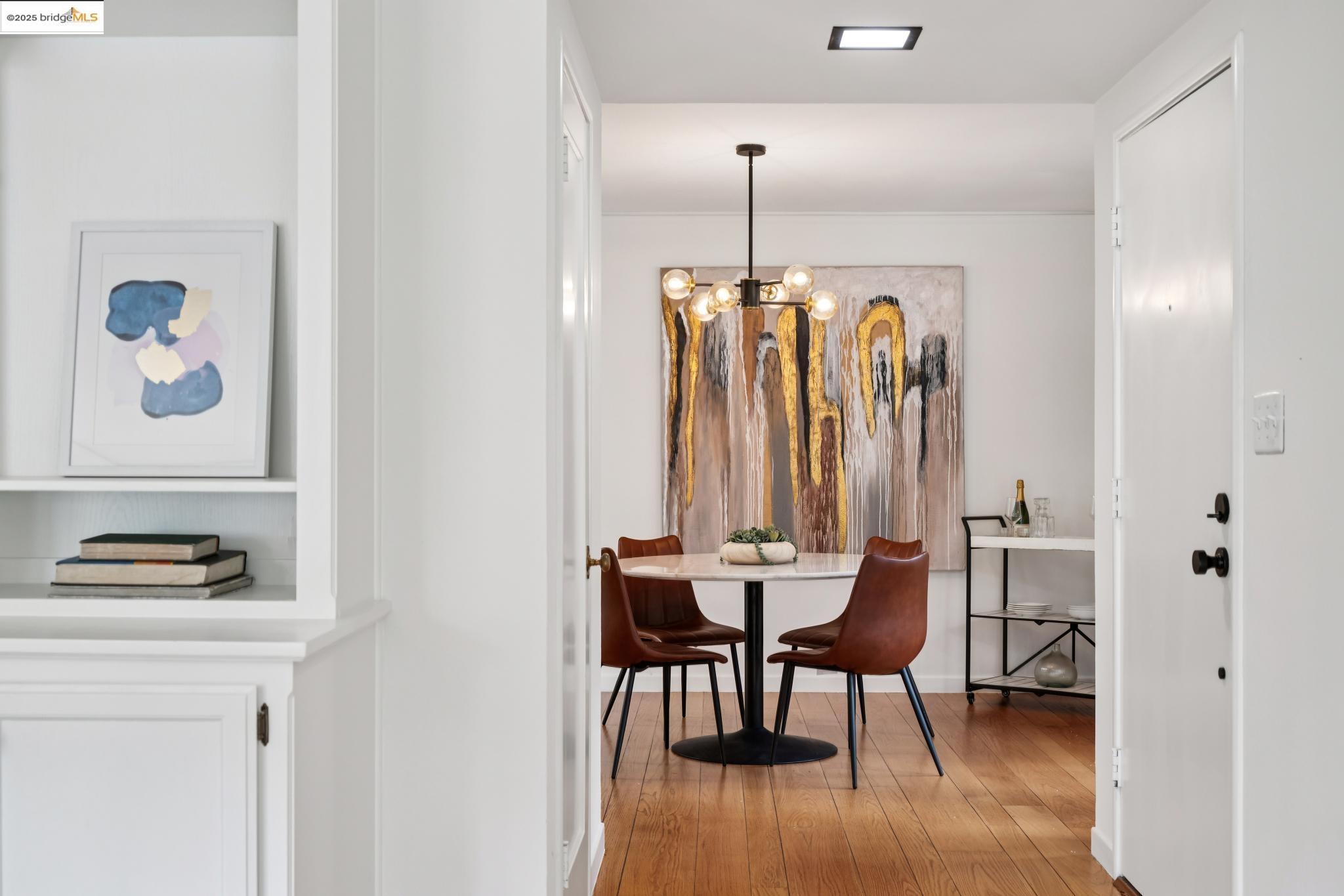 Detail Gallery Image 14 of 51 For 679 Mandana Blvd, Oakland,  CA 94610 - 3 Beds | 2 Baths