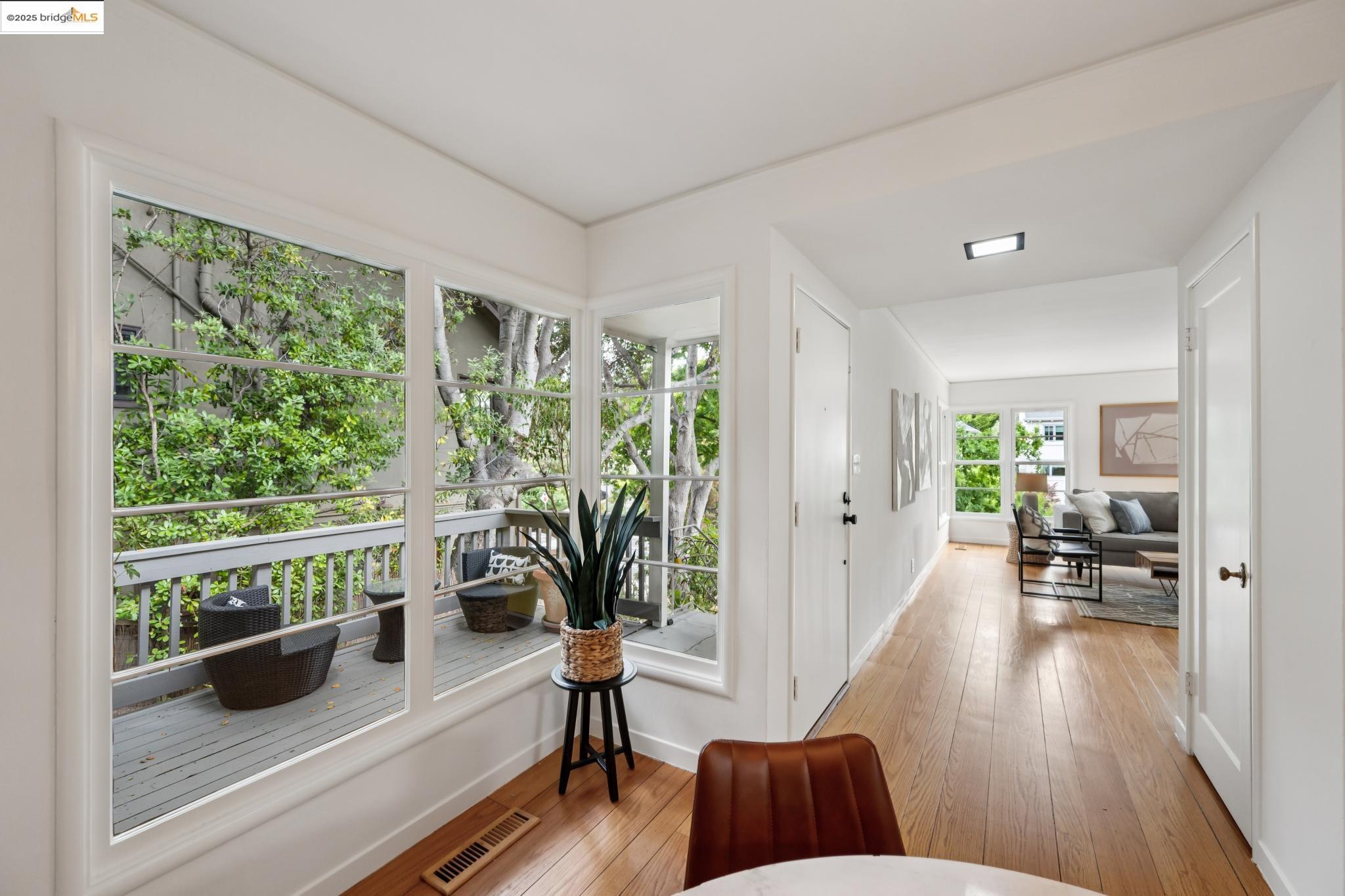 Detail Gallery Image 15 of 51 For 679 Mandana Blvd, Oakland,  CA 94610 - 3 Beds | 2 Baths