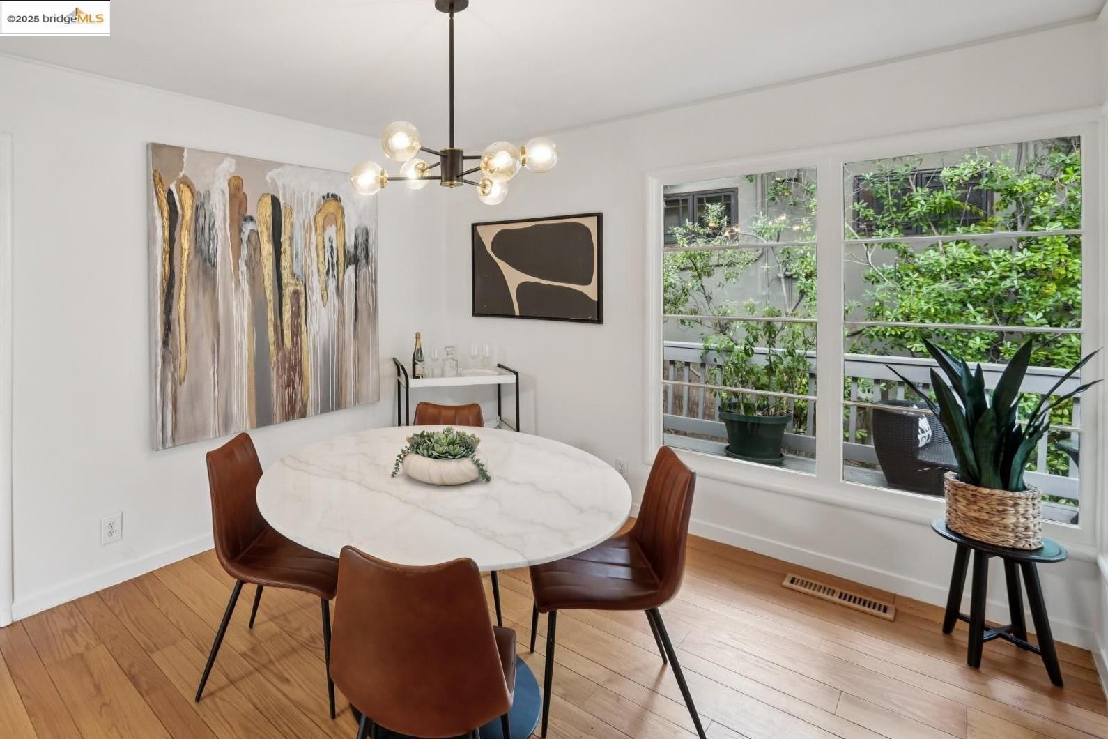 Detail Gallery Image 16 of 51 For 679 Mandana Blvd, Oakland,  CA 94610 - 3 Beds | 2 Baths