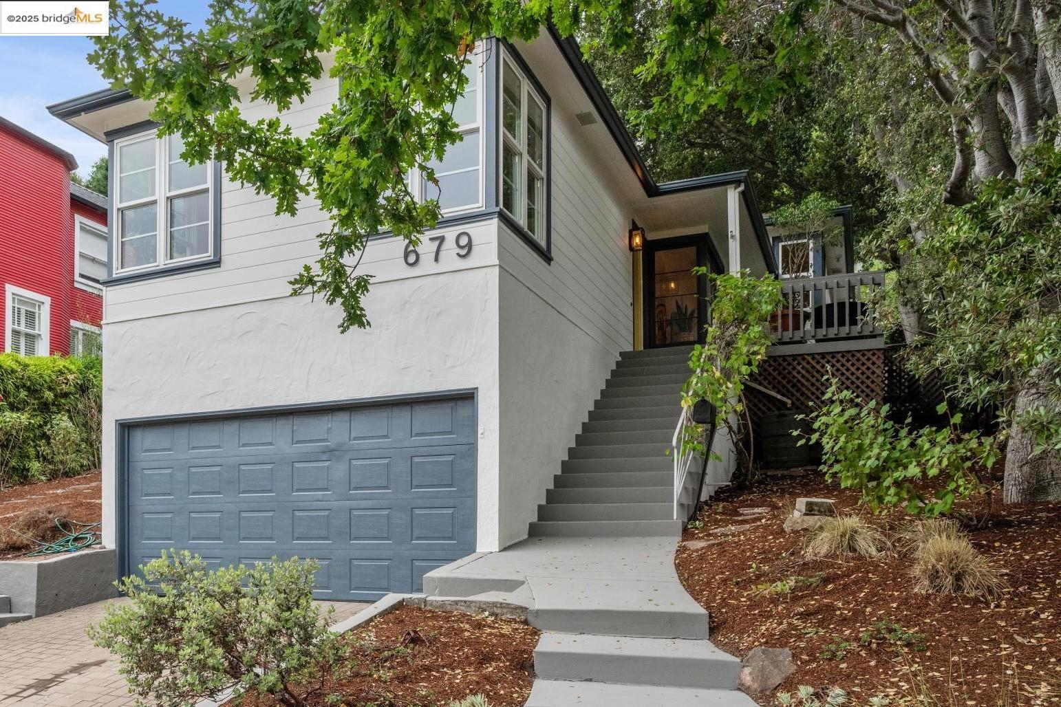 Detail Gallery Image 3 of 51 For 679 Mandana Blvd, Oakland,  CA 94610 - 3 Beds | 2 Baths