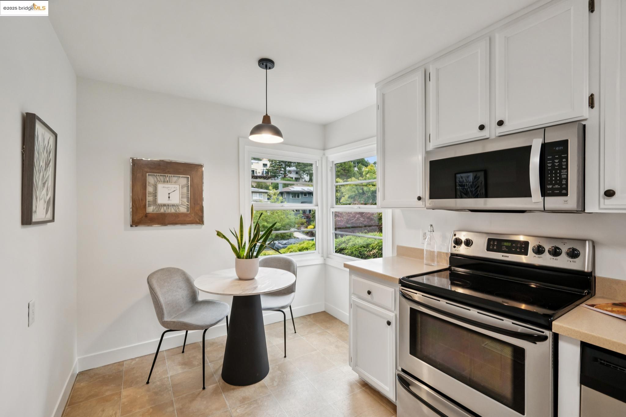 Detail Gallery Image 21 of 51 For 679 Mandana Blvd, Oakland,  CA 94610 - 3 Beds | 2 Baths