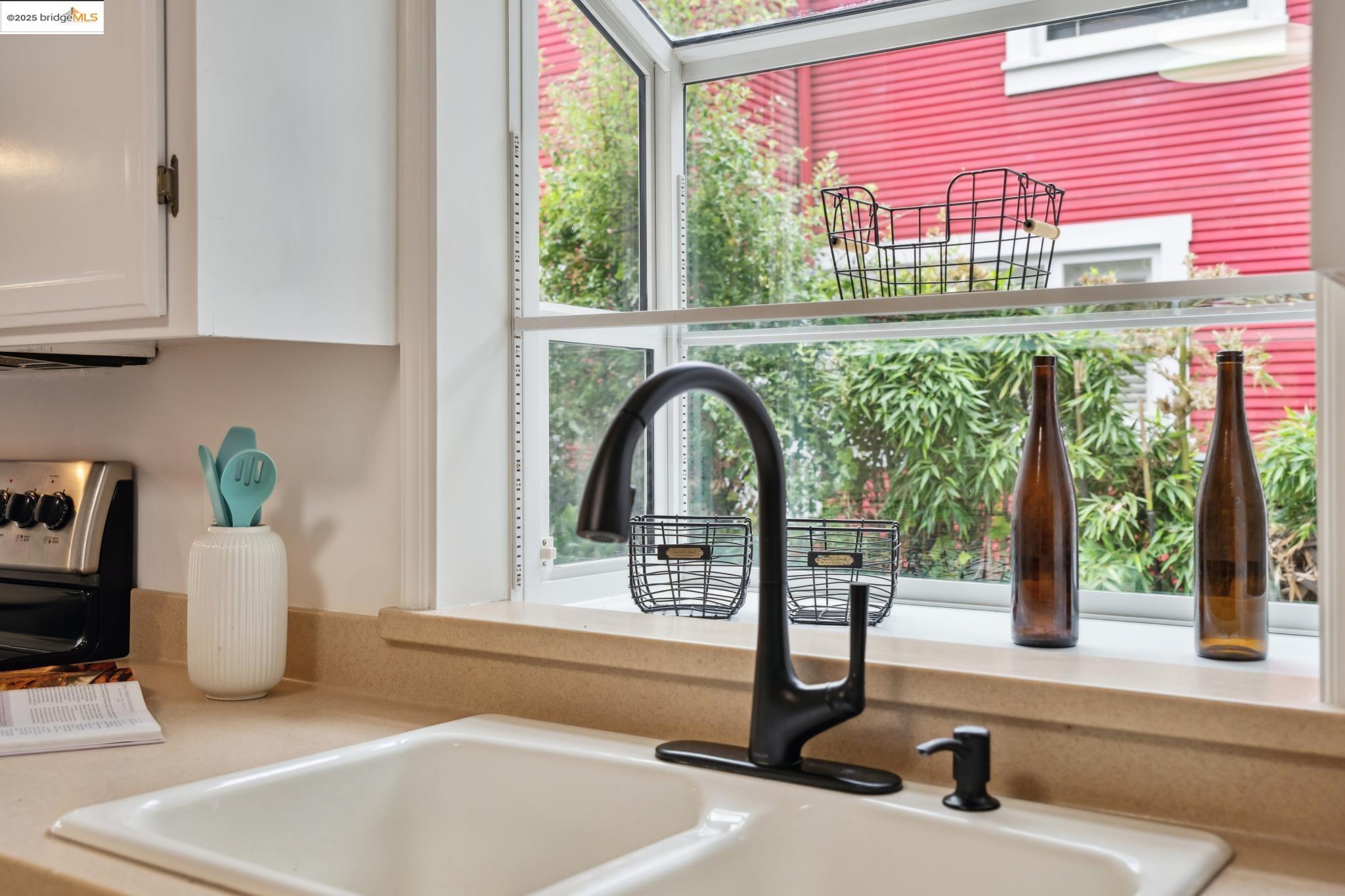 Detail Gallery Image 22 of 51 For 679 Mandana Blvd, Oakland,  CA 94610 - 3 Beds | 2 Baths