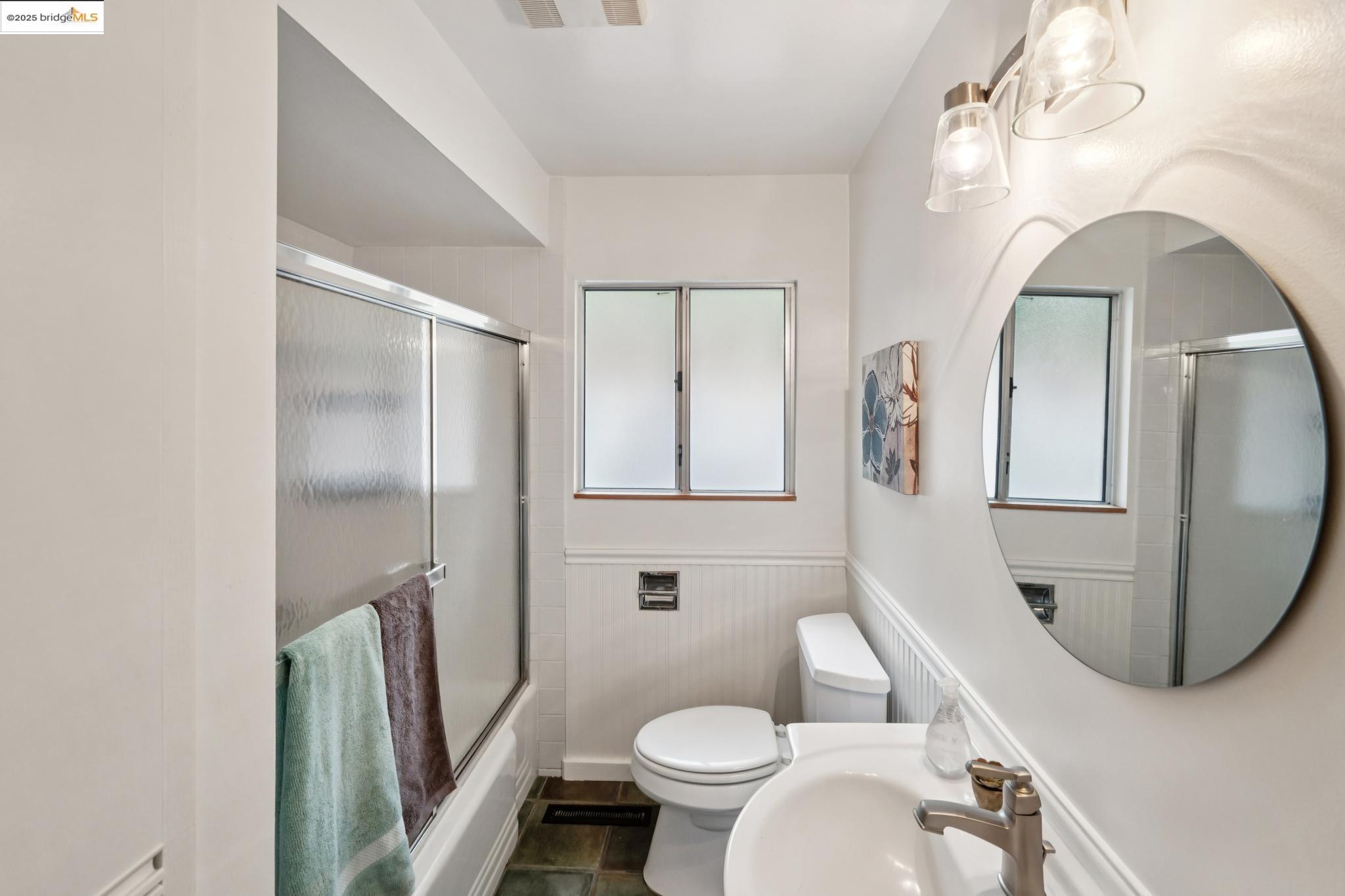 Detail Gallery Image 30 of 51 For 679 Mandana Blvd, Oakland,  CA 94610 - 3 Beds | 2 Baths