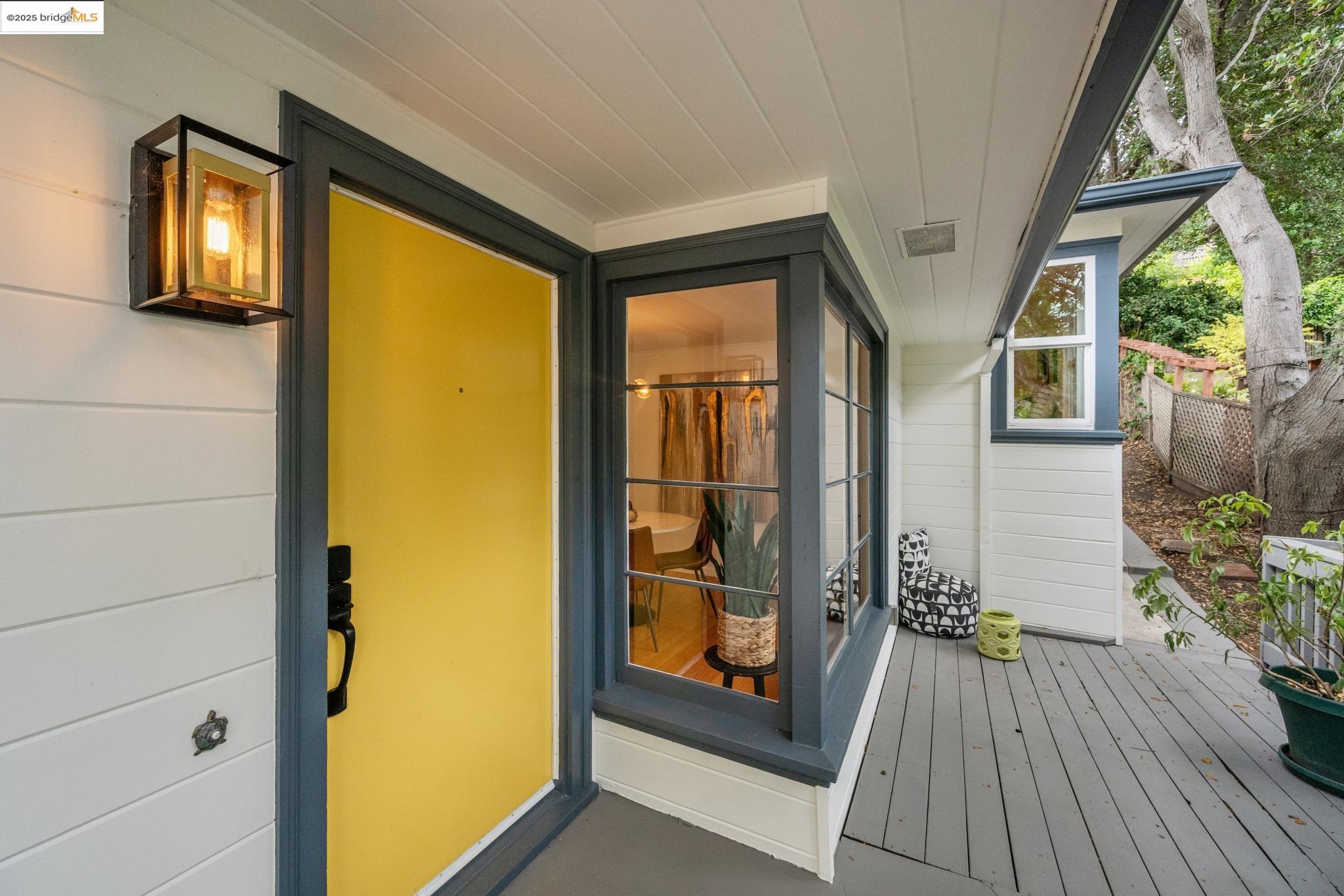 Detail Gallery Image 4 of 51 For 679 Mandana Blvd, Oakland,  CA 94610 - 3 Beds | 2 Baths