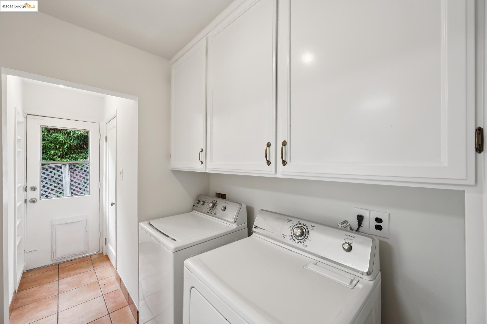 Detail Gallery Image 33 of 51 For 679 Mandana Blvd, Oakland,  CA 94610 - 3 Beds | 2 Baths