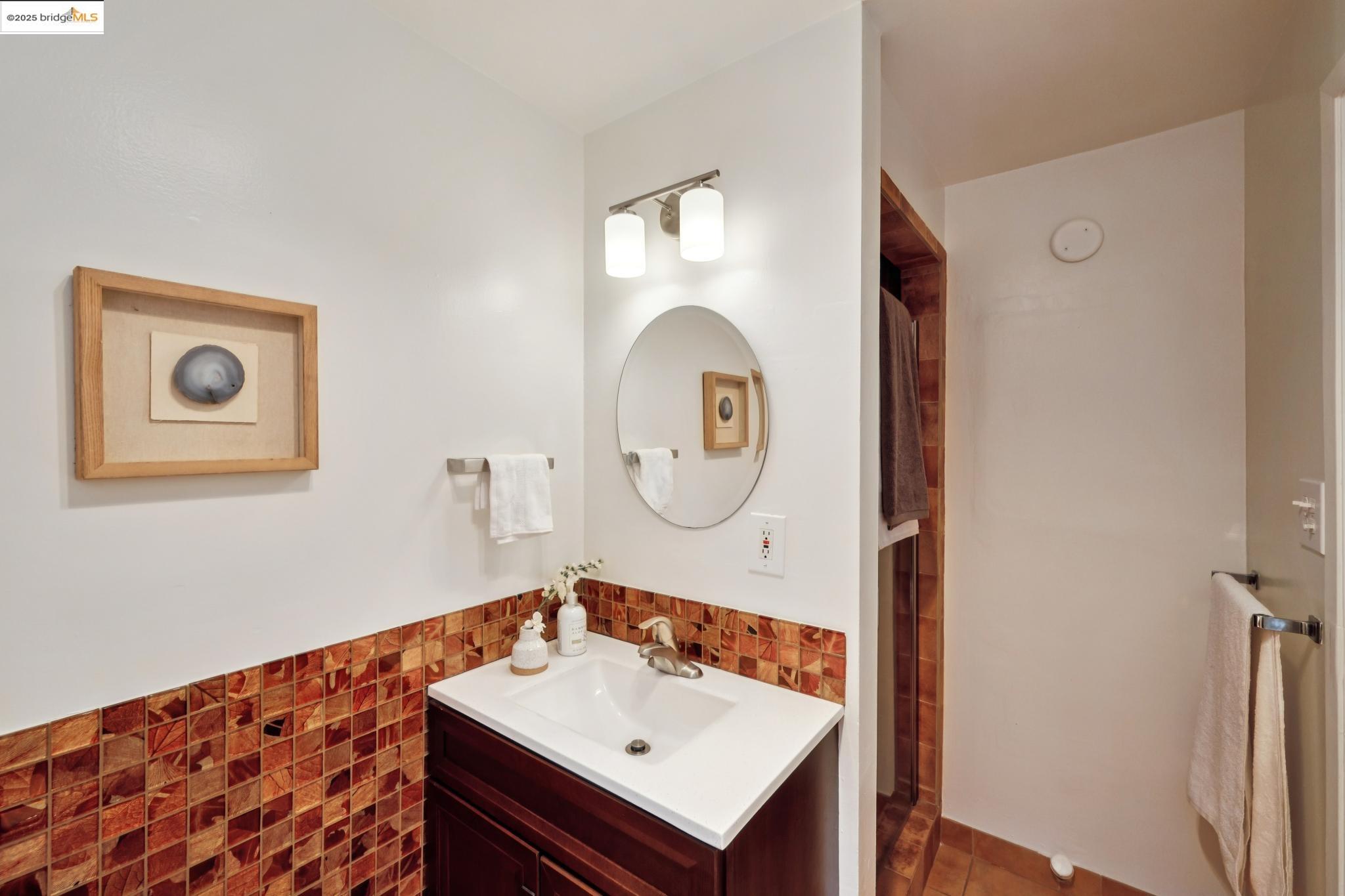 Detail Gallery Image 34 of 51 For 679 Mandana Blvd, Oakland,  CA 94610 - 3 Beds | 2 Baths