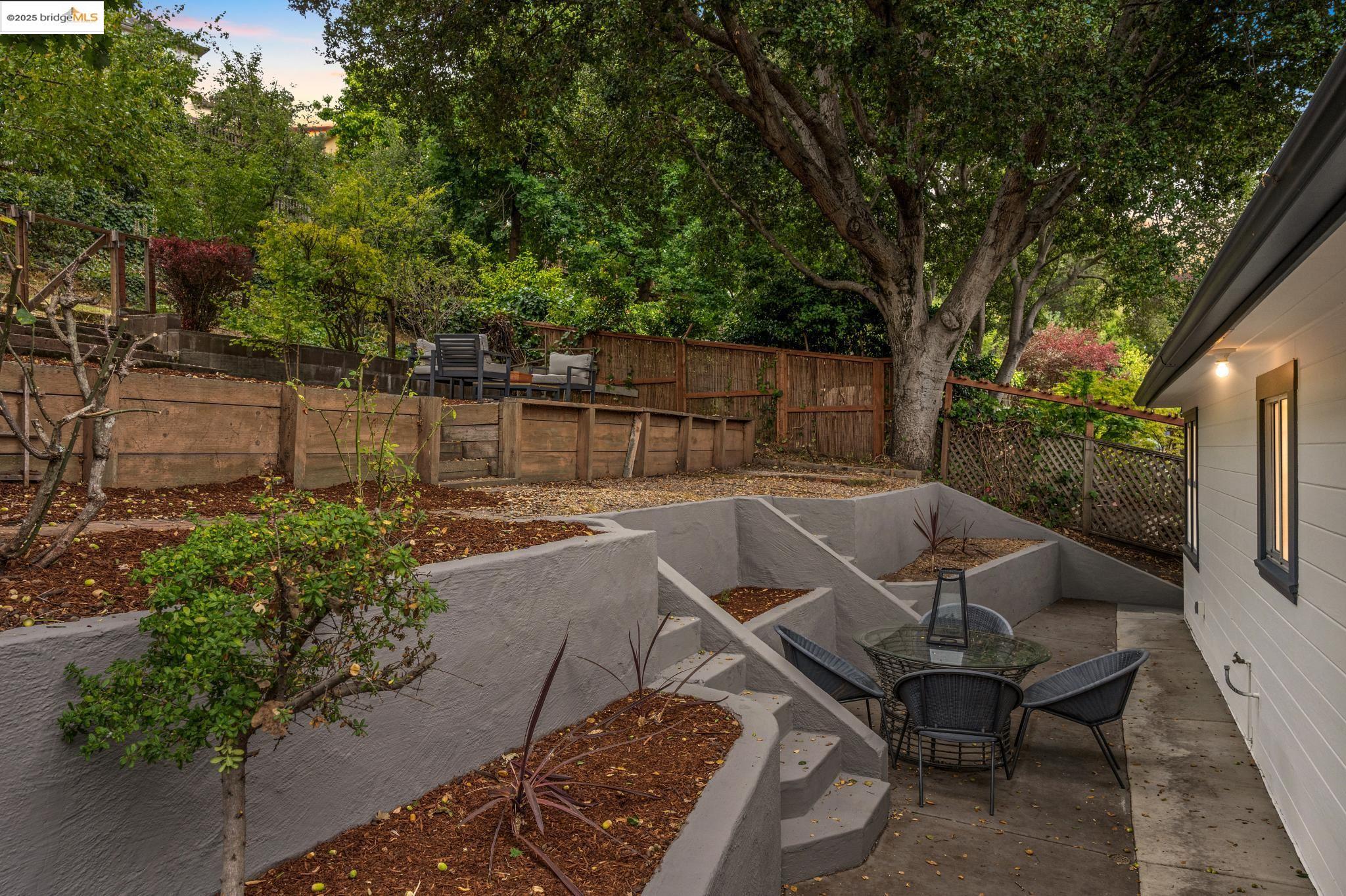 Detail Gallery Image 36 of 51 For 679 Mandana Blvd, Oakland,  CA 94610 - 3 Beds | 2 Baths