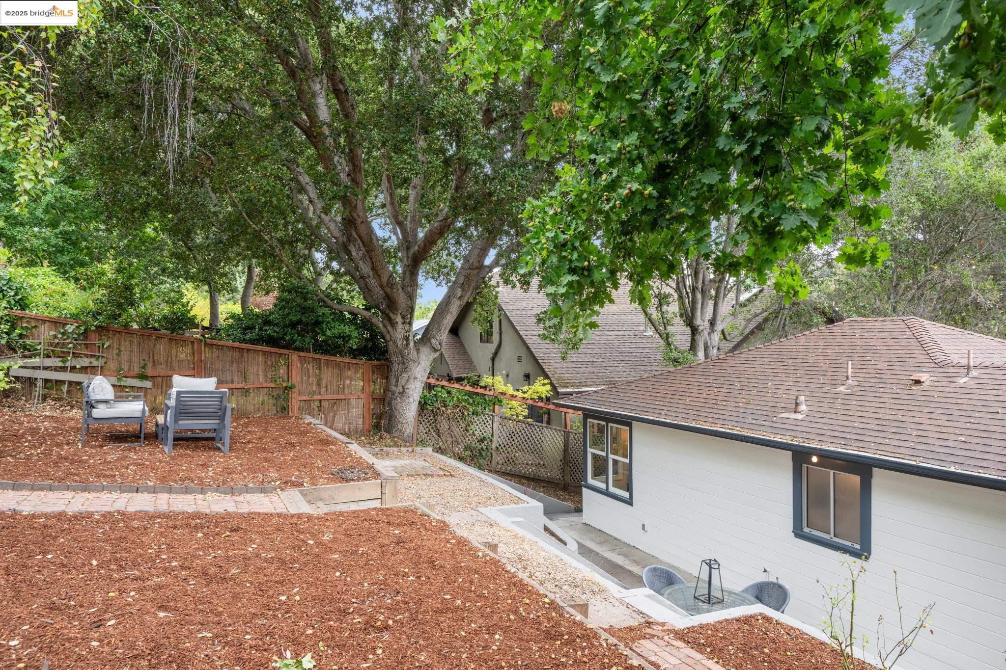 Detail Gallery Image 38 of 51 For 679 Mandana Blvd, Oakland,  CA 94610 - 3 Beds | 2 Baths