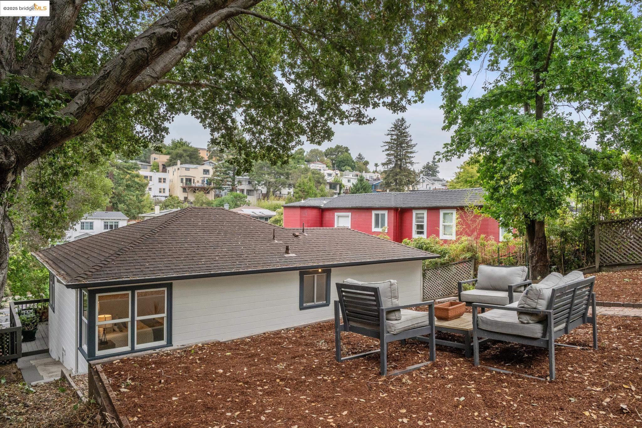 Detail Gallery Image 39 of 51 For 679 Mandana Blvd, Oakland,  CA 94610 - 3 Beds | 2 Baths