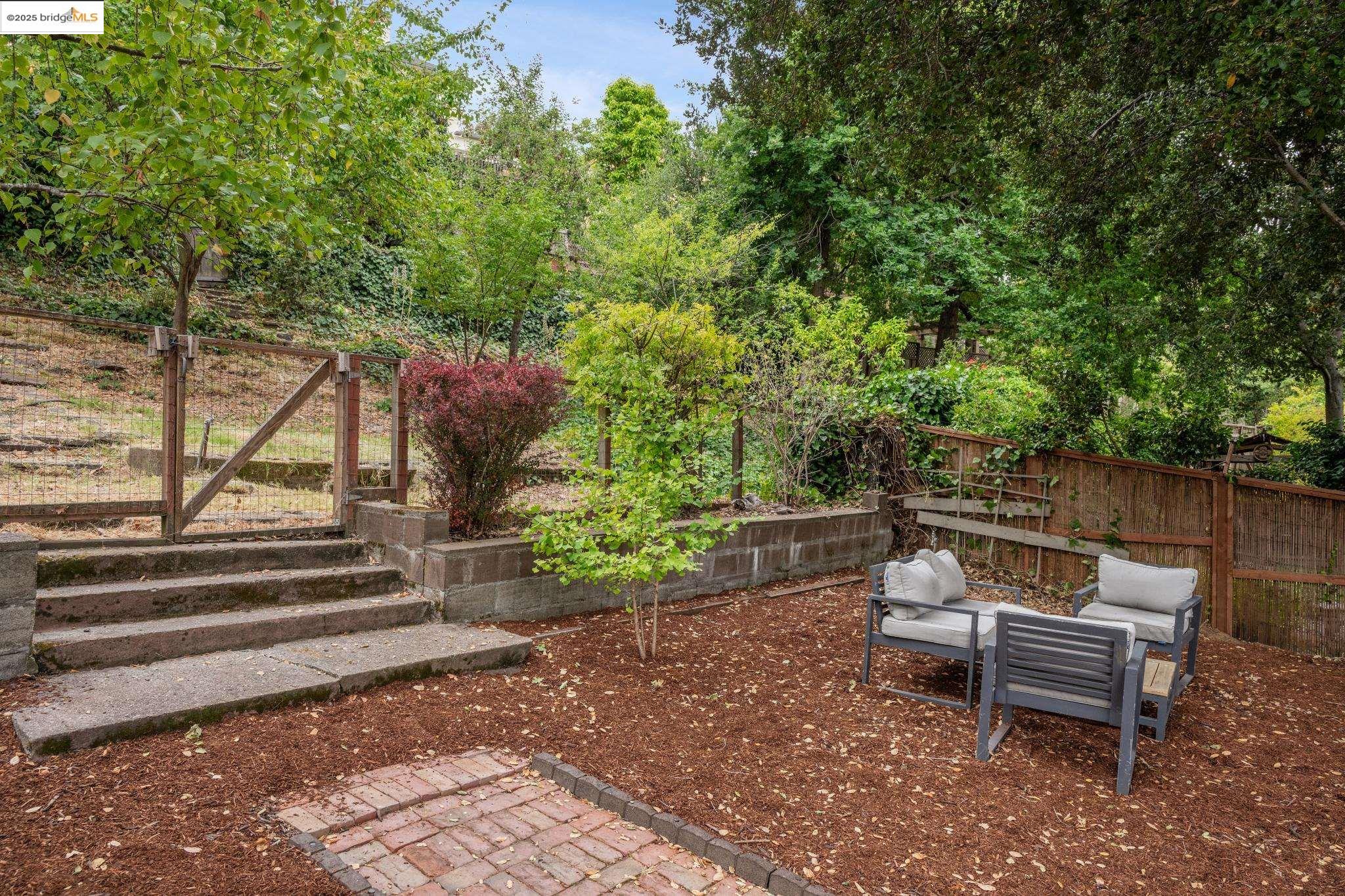 Detail Gallery Image 40 of 51 For 679 Mandana Blvd, Oakland,  CA 94610 - 3 Beds | 2 Baths
