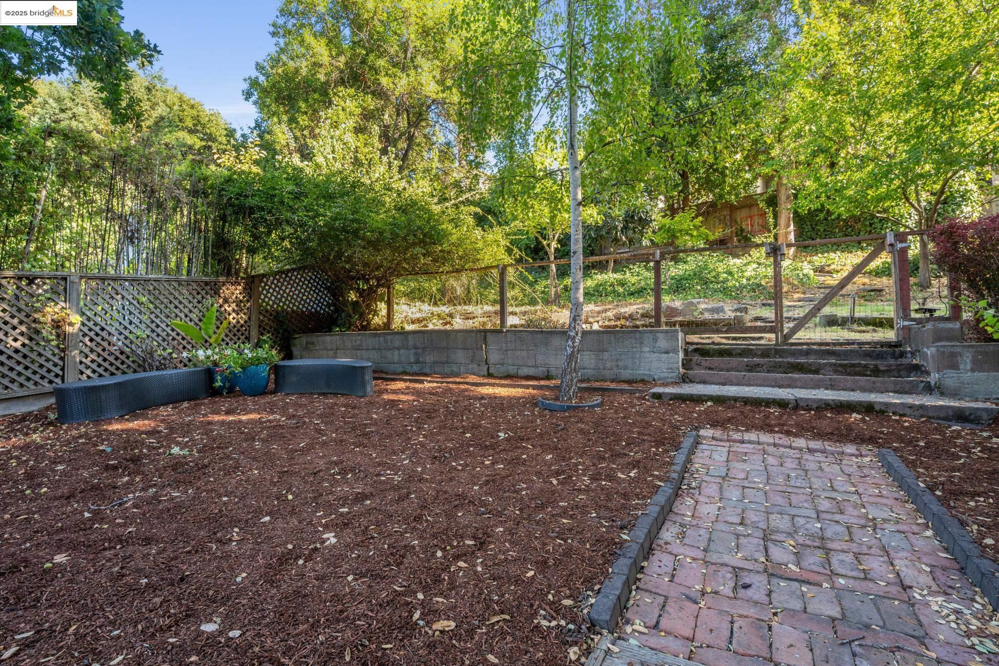 Detail Gallery Image 43 of 51 For 679 Mandana Blvd, Oakland,  CA 94610 - 3 Beds | 2 Baths