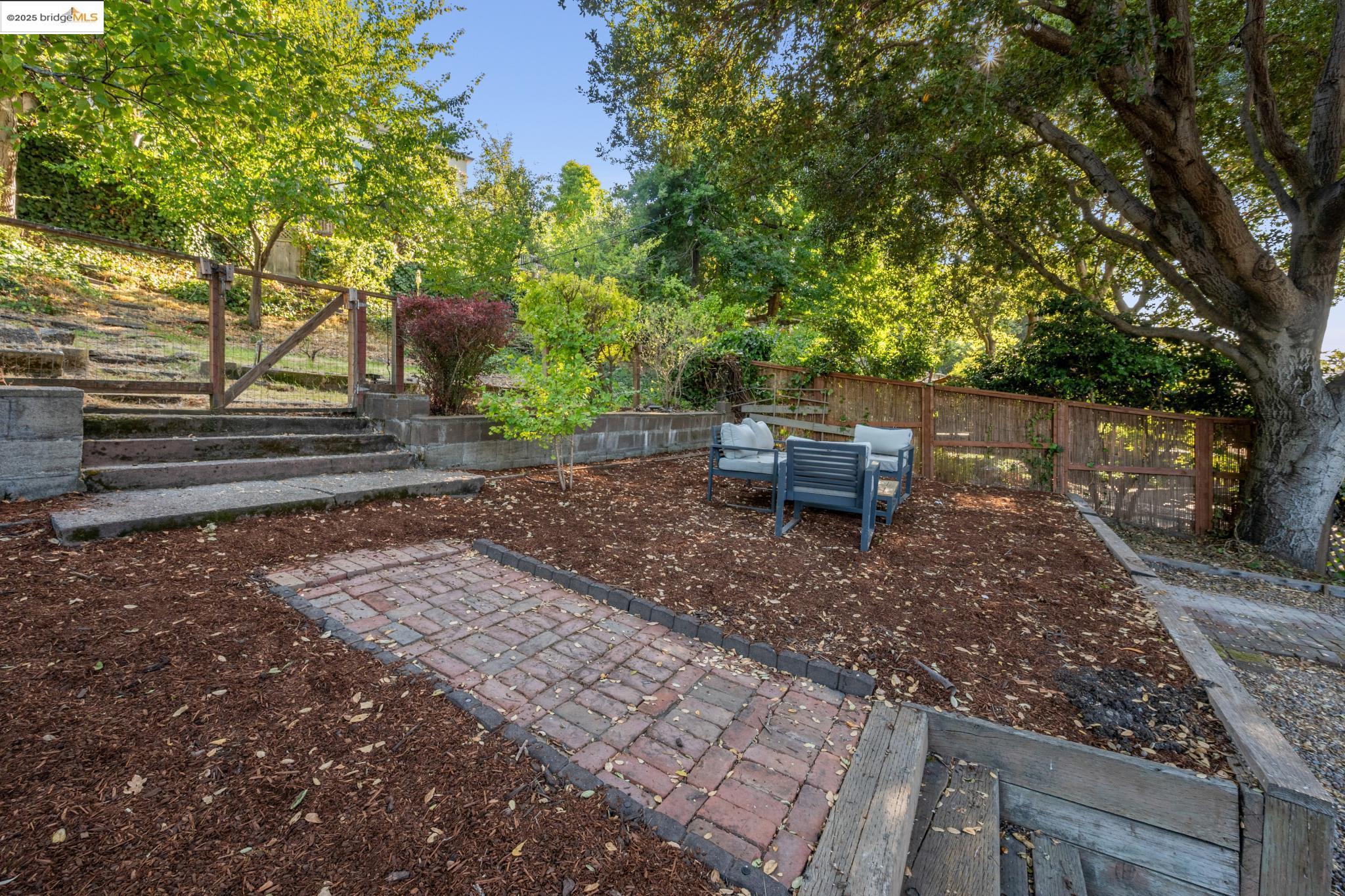 Detail Gallery Image 44 of 51 For 679 Mandana Blvd, Oakland,  CA 94610 - 3 Beds | 2 Baths