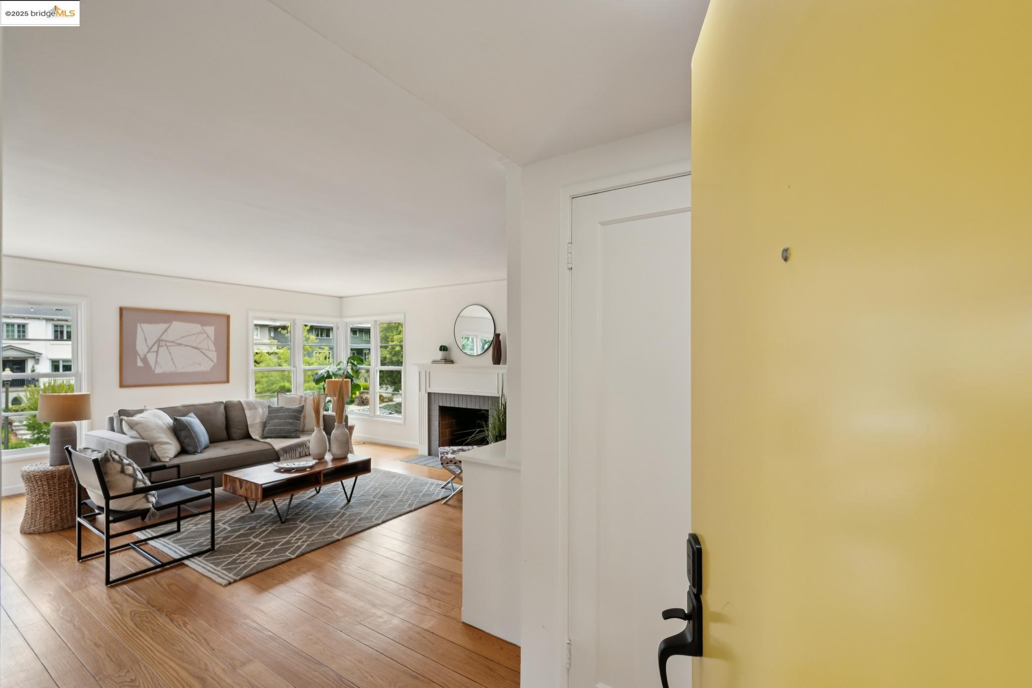 Detail Gallery Image 6 of 51 For 679 Mandana Blvd, Oakland,  CA 94610 - 3 Beds | 2 Baths
