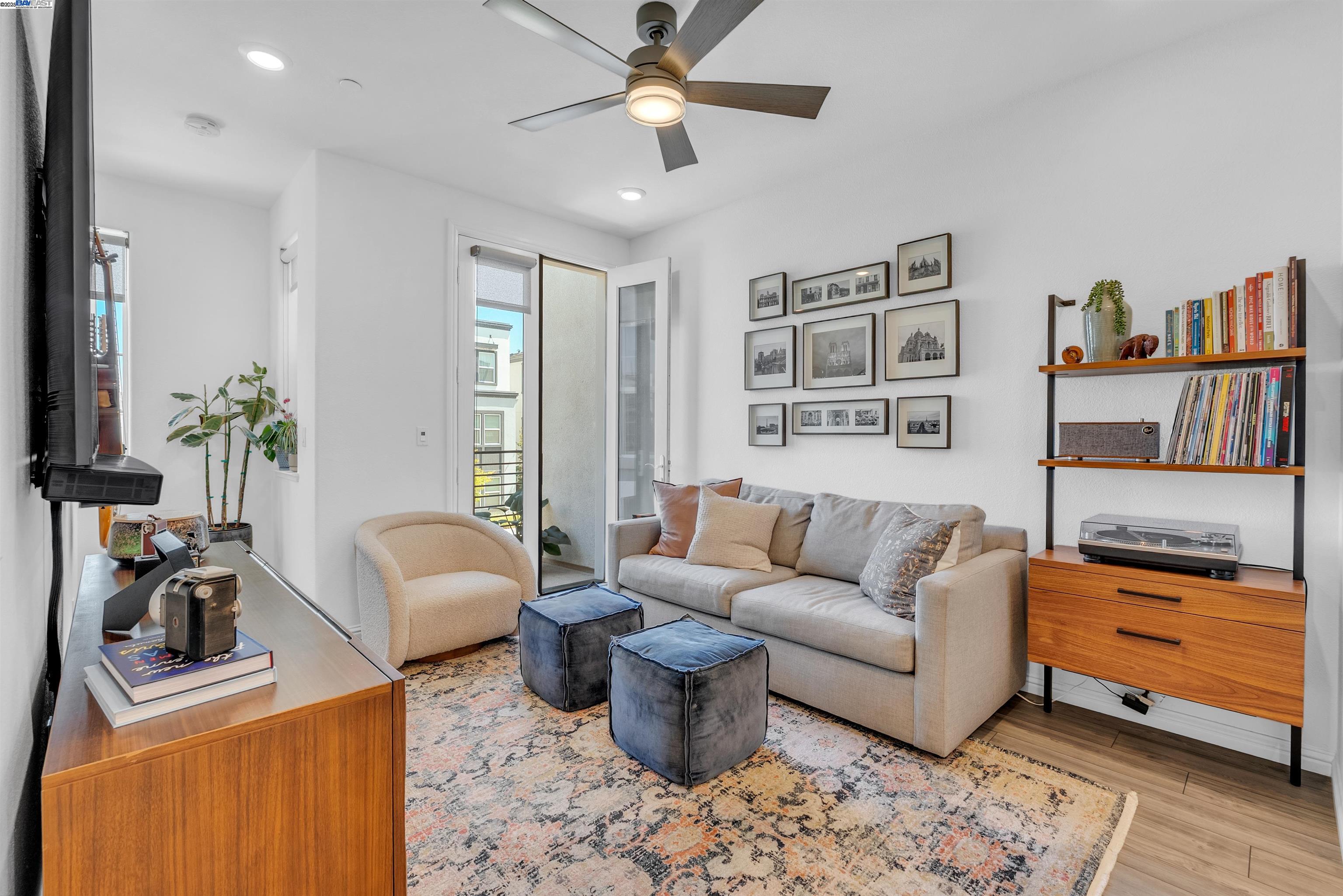 Detail Gallery Image 11 of 32 For 2866 Crusader St, Alameda,  CA 94501 - 2 Beds | 1/1 Baths