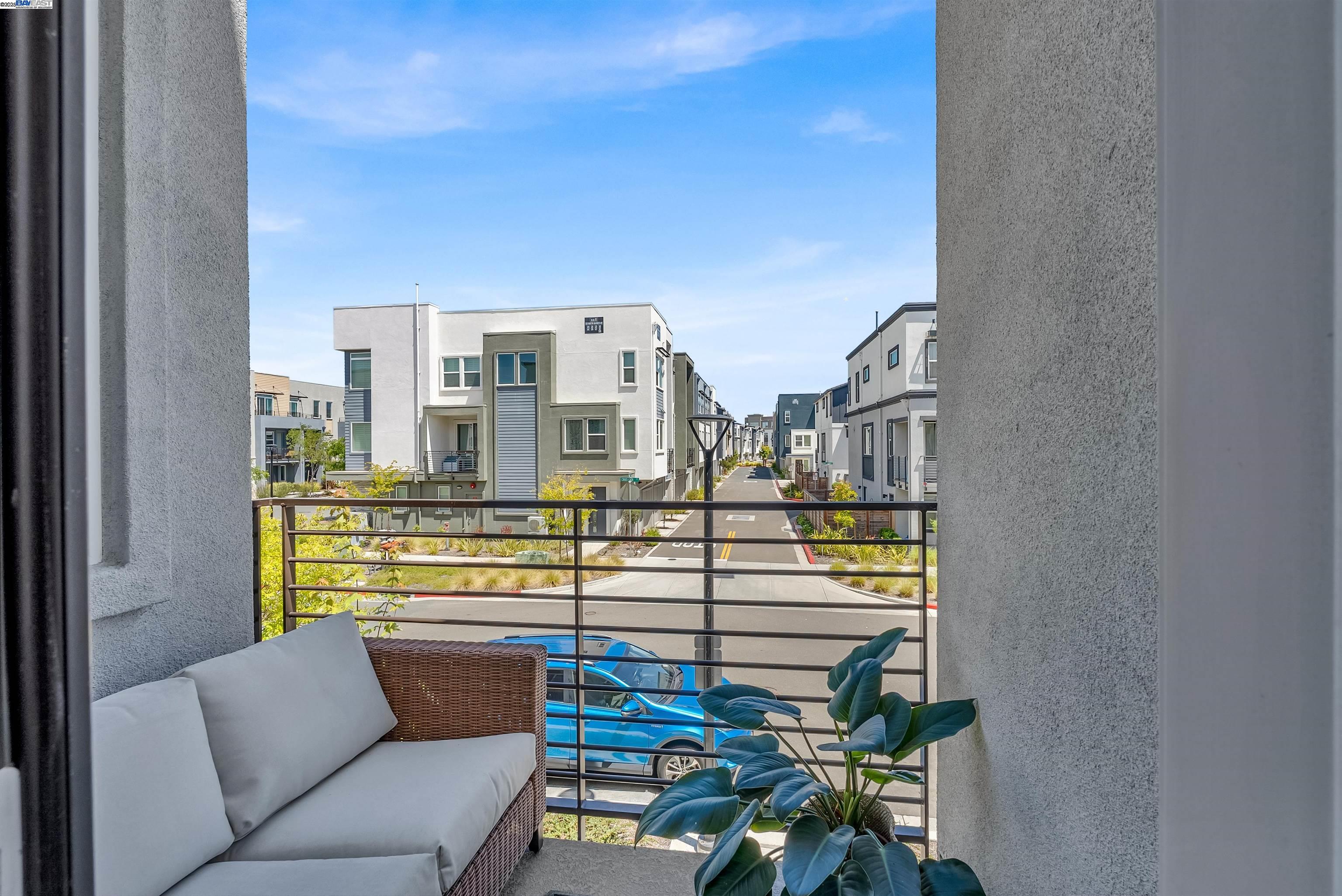 Detail Gallery Image 13 of 32 For 2866 Crusader St, Alameda,  CA 94501 - 2 Beds | 1/1 Baths