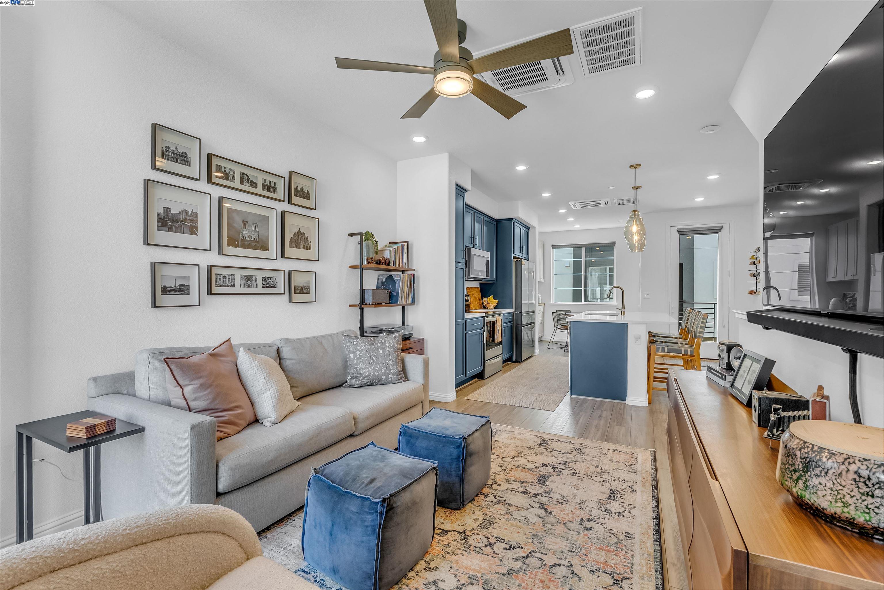 Detail Gallery Image 14 of 32 For 2866 Crusader St, Alameda,  CA 94501 - 2 Beds | 1/1 Baths