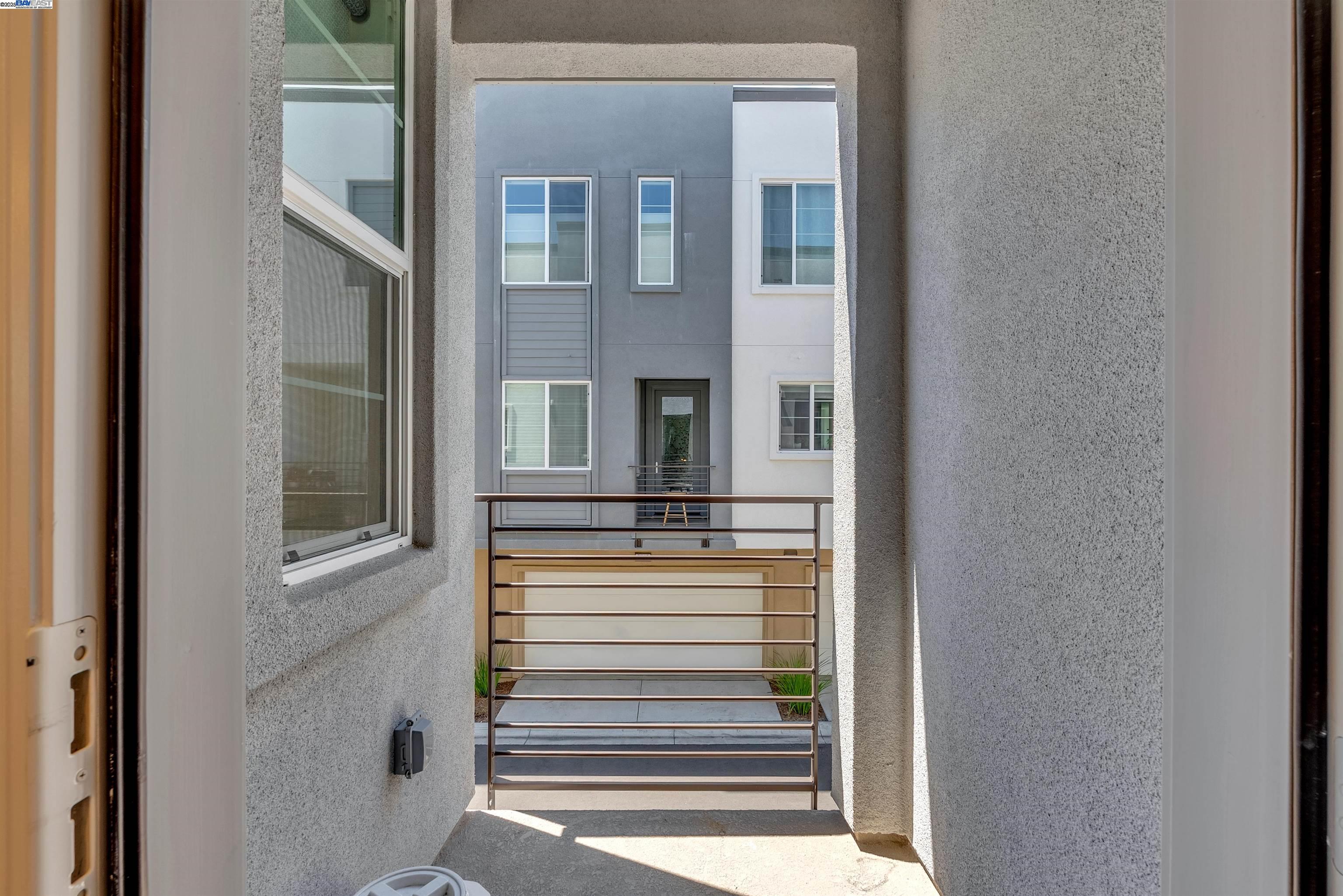 Detail Gallery Image 22 of 32 For 2866 Crusader St, Alameda,  CA 94501 - 2 Beds | 1/1 Baths