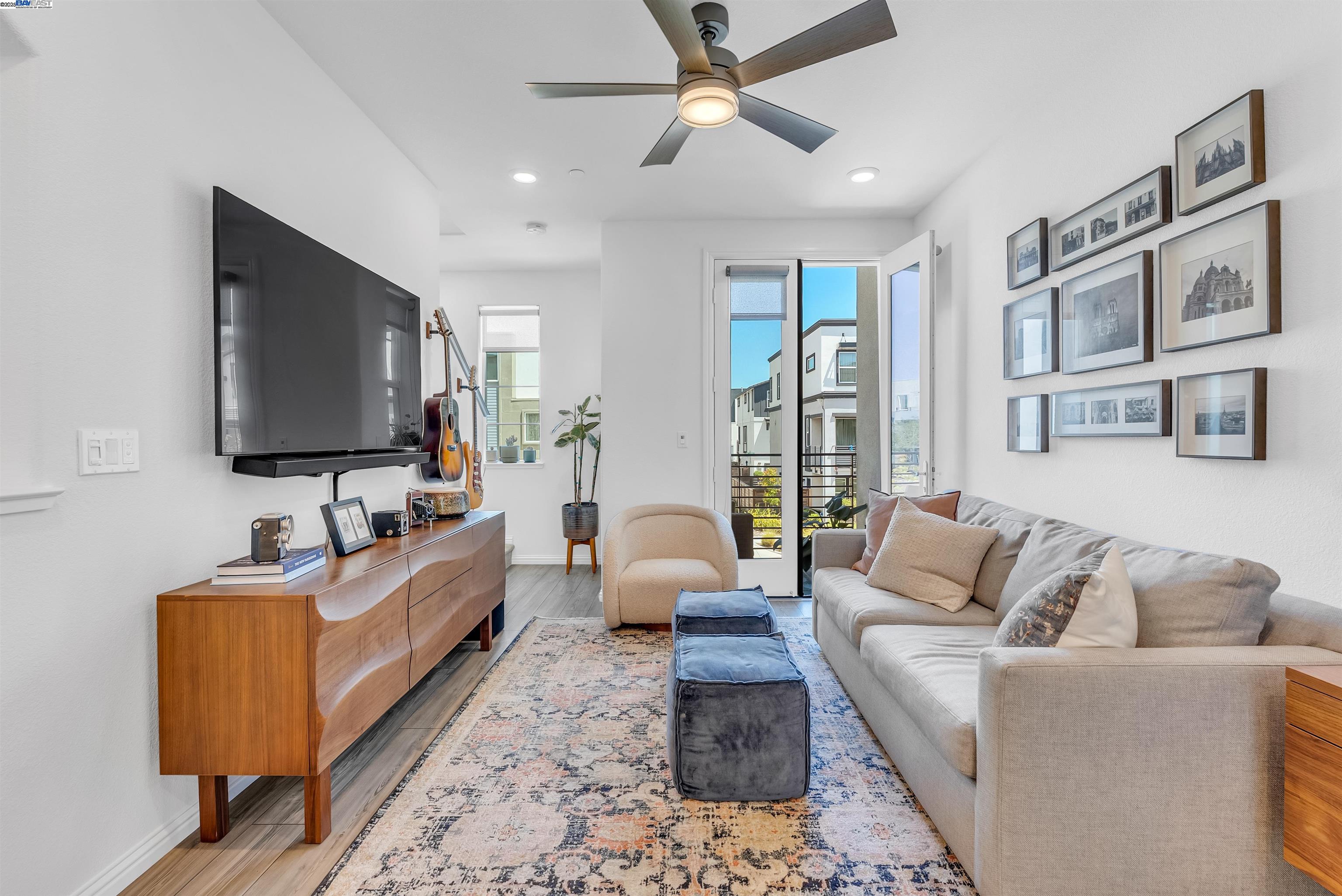 Detail Gallery Image 10 of 32 For 2866 Crusader St, Alameda,  CA 94501 - 2 Beds | 1/1 Baths