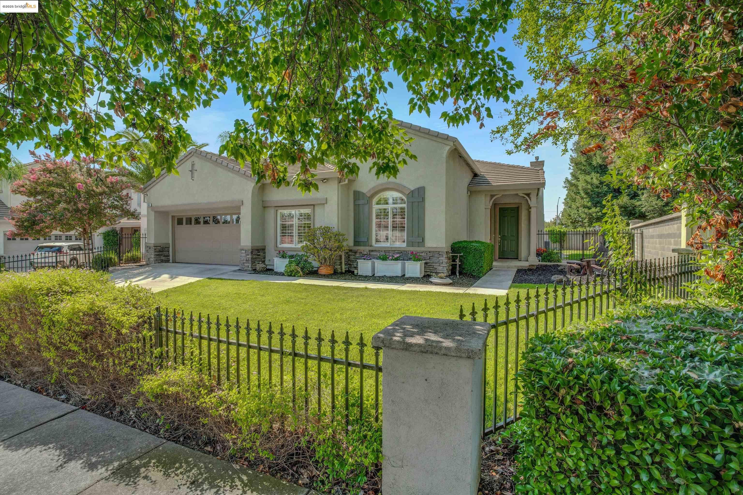 Detail Gallery Image 2 of 46 For 1414 Buckingham Dr, Brentwood,  CA 94513 - 4 Beds | 4 Baths