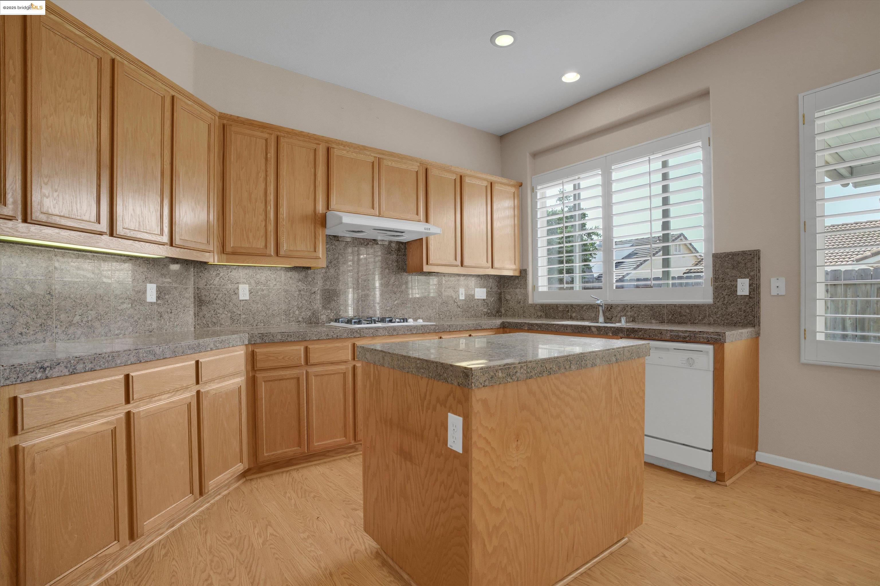 Detail Gallery Image 16 of 46 For 1414 Buckingham Dr, Brentwood,  CA 94513 - 4 Beds | 4 Baths