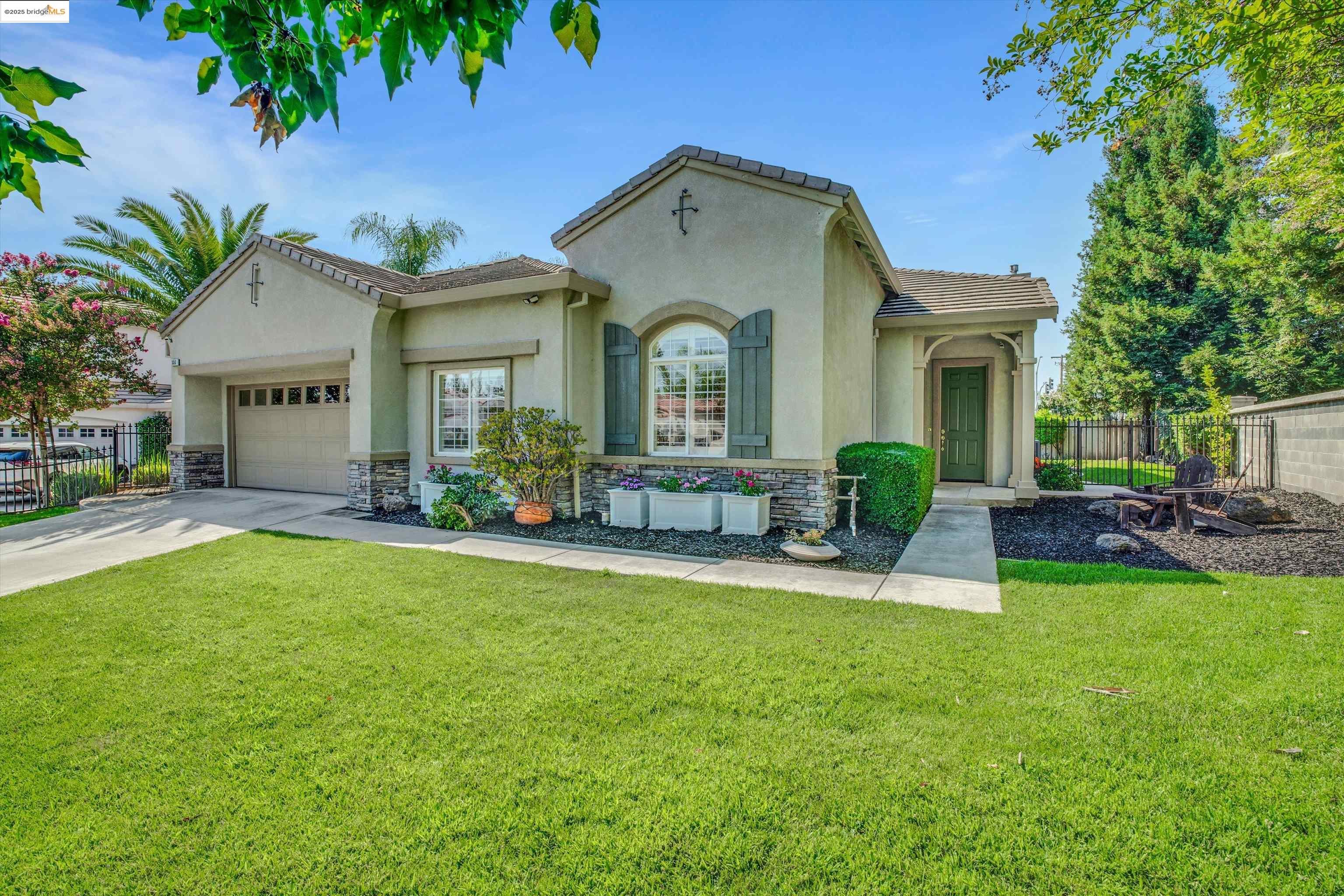 Detail Gallery Image 3 of 46 For 1414 Buckingham Dr, Brentwood,  CA 94513 - 4 Beds | 4 Baths