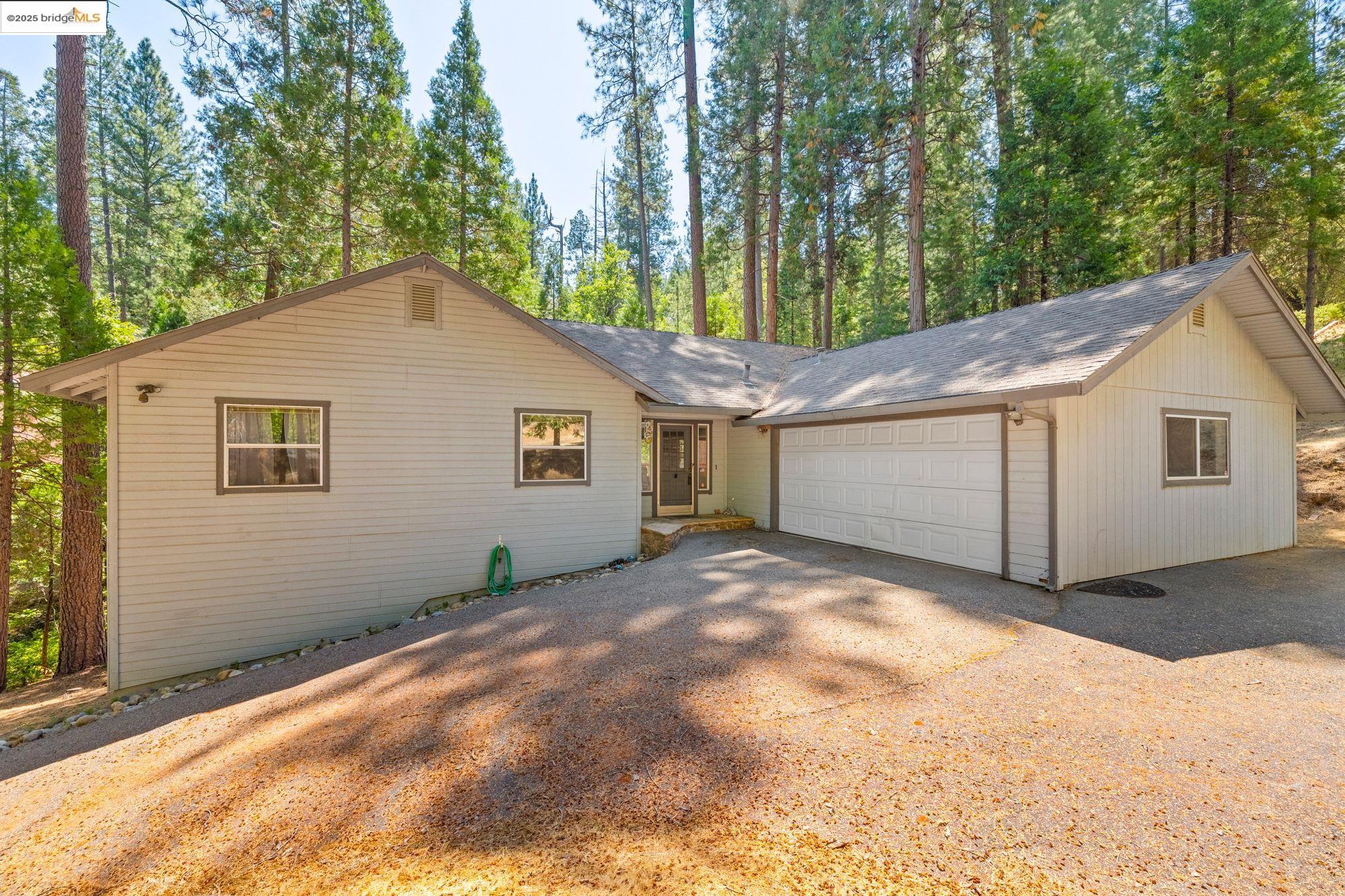 Detail Gallery Image 1 of 45 For 20055 Pine Mountain Drive, Groveland,  CA 95321 - 3 Beds | 2 Baths