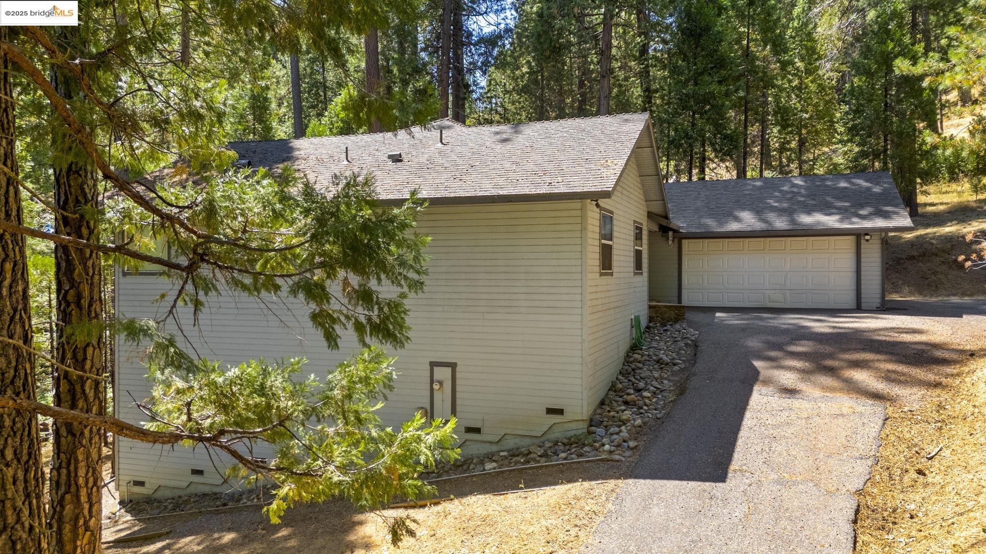 Detail Gallery Image 2 of 45 For 20055 Pine Mountain Drive, Groveland,  CA 95321 - 3 Beds | 2 Baths