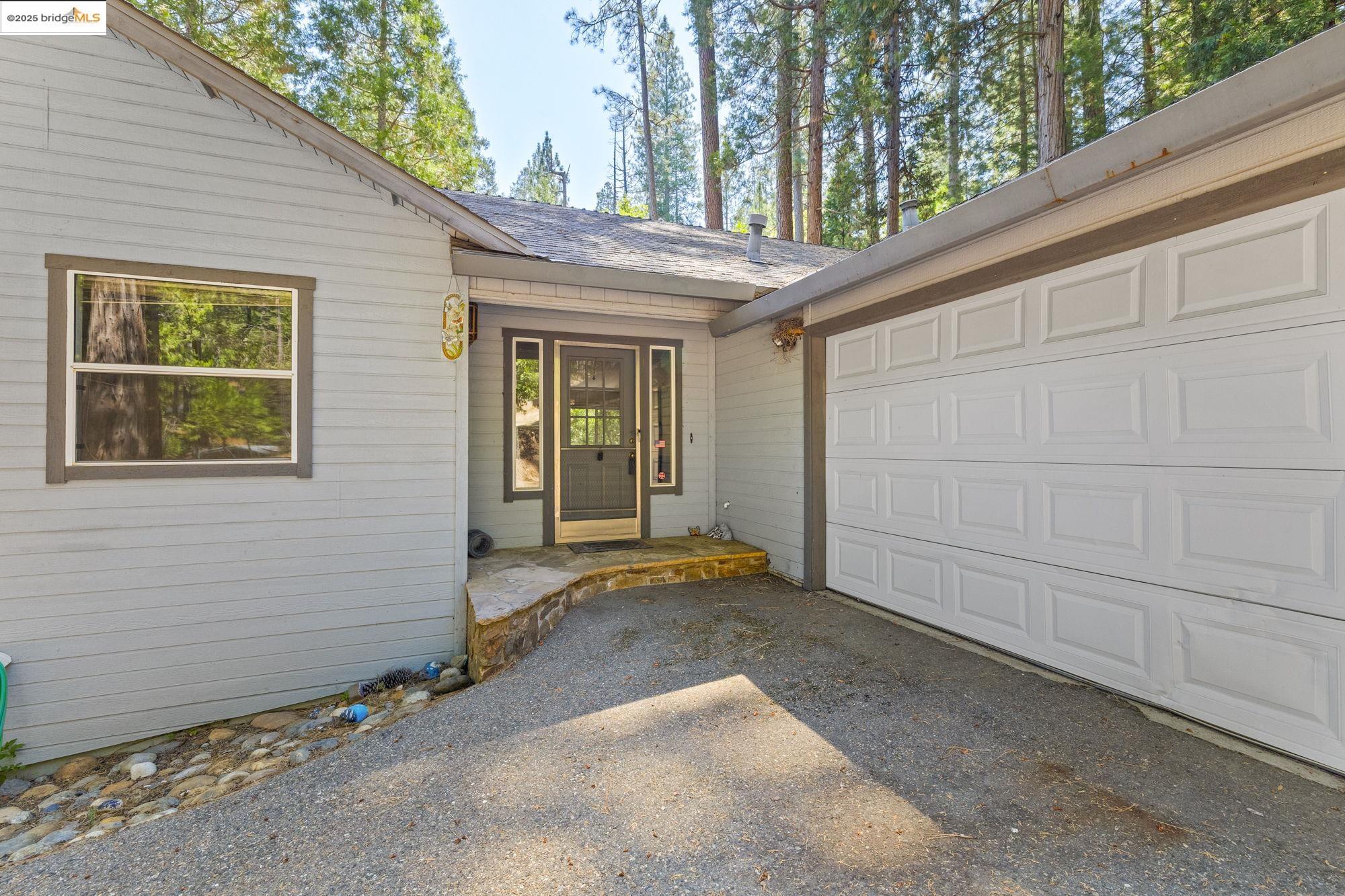 Detail Gallery Image 4 of 45 For 20055 Pine Mountain Drive, Groveland,  CA 95321 - 3 Beds | 2 Baths