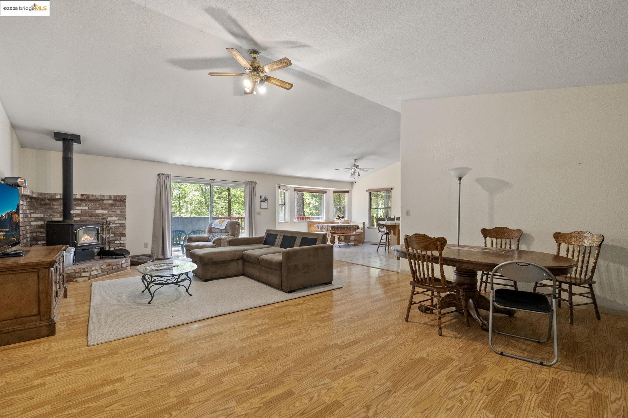 Detail Gallery Image 5 of 45 For 20055 Pine Mountain Drive, Groveland,  CA 95321 - 3 Beds | 2 Baths