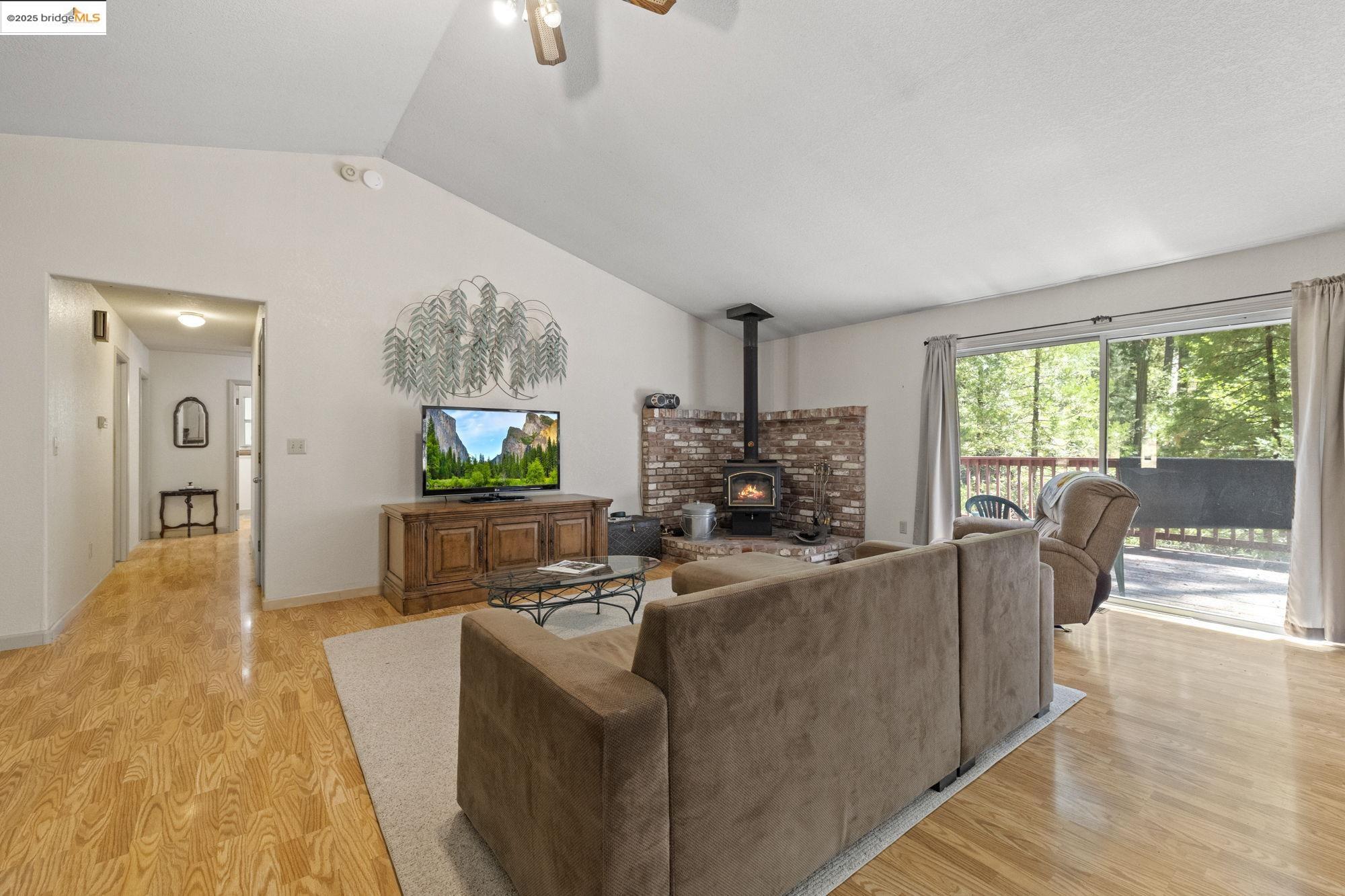 Detail Gallery Image 7 of 45 For 20055 Pine Mountain Drive, Groveland,  CA 95321 - 3 Beds | 2 Baths