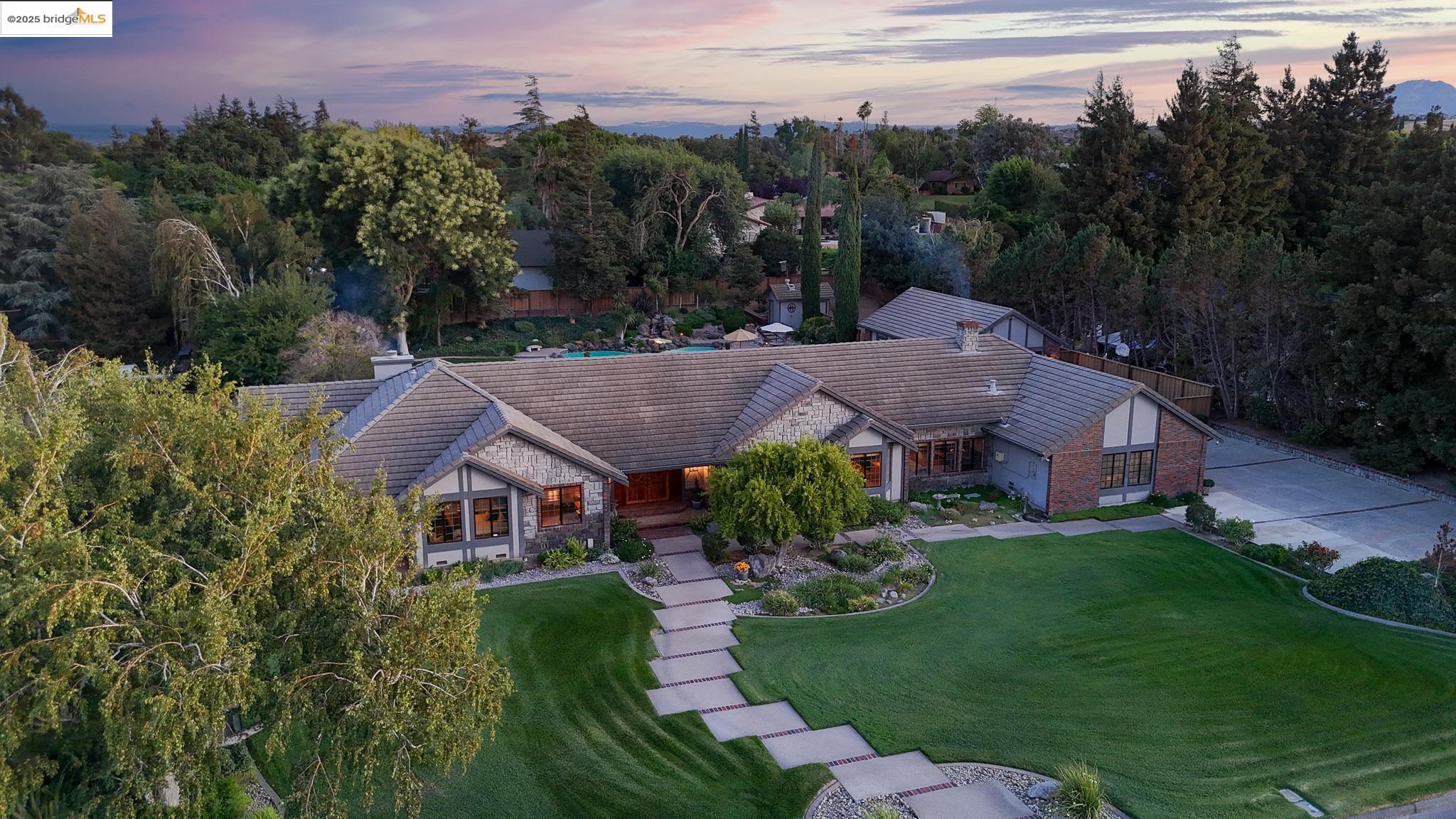Detail Gallery Image 2 of 52 For 2960 Almondwood Pl, Oakley,  CA 94561 - 4 Beds | 2/2 Baths