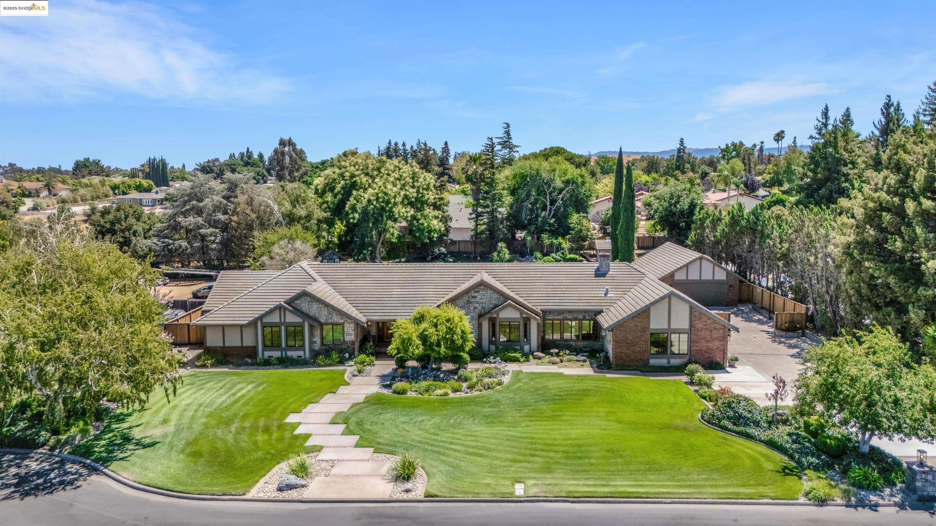 Detail Gallery Image 3 of 52 For 2960 Almondwood Pl, Oakley,  CA 94561 - 4 Beds | 2/2 Baths