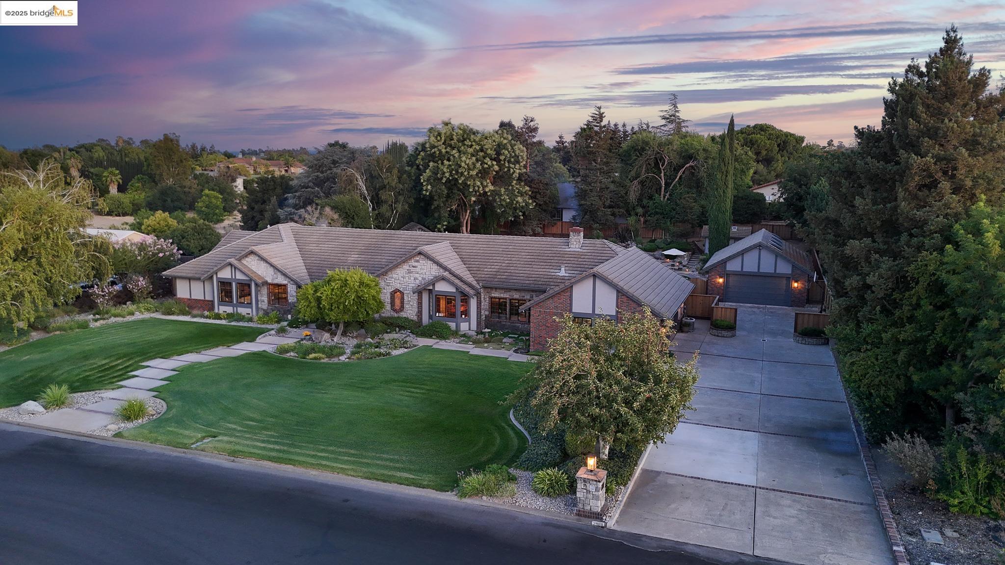 Detail Gallery Image 4 of 52 For 2960 Almondwood Pl, Oakley,  CA 94561 - 4 Beds | 2/2 Baths