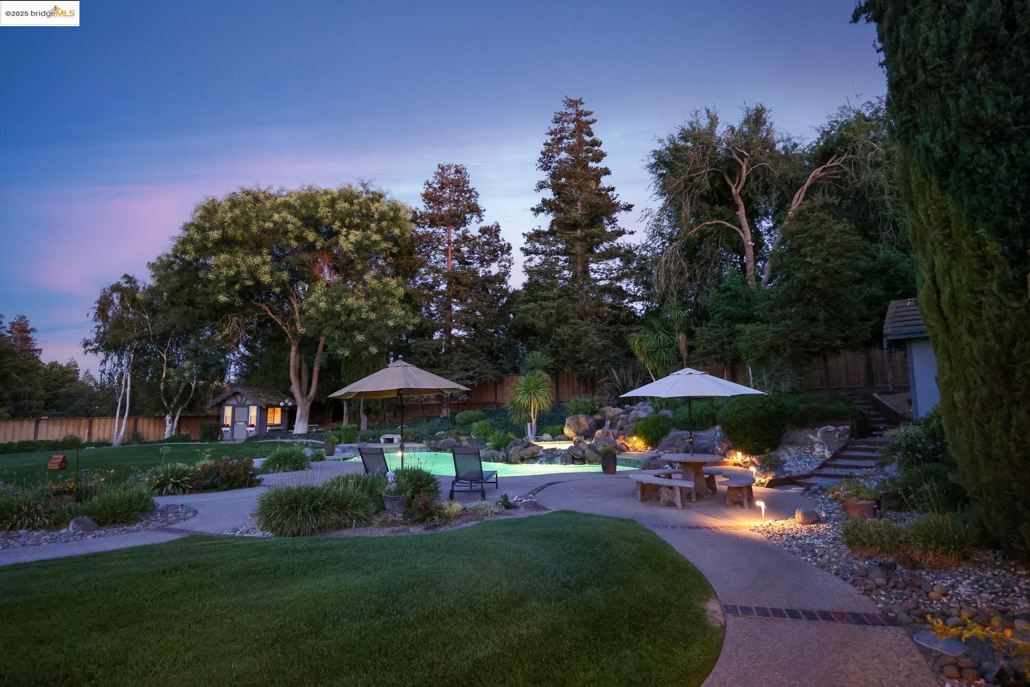 Detail Gallery Image 8 of 52 For 2960 Almondwood Pl, Oakley,  CA 94561 - 4 Beds | 2/2 Baths