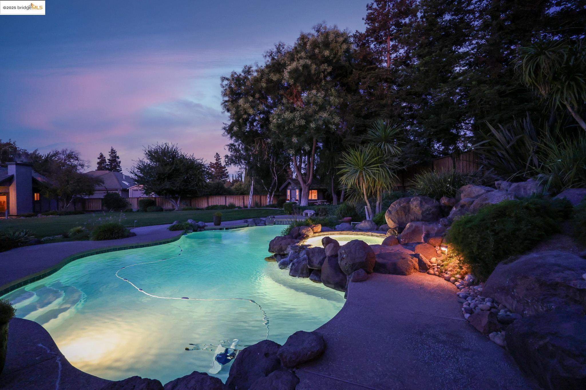 Detail Gallery Image 9 of 52 For 2960 Almondwood Pl, Oakley,  CA 94561 - 4 Beds | 2/2 Baths