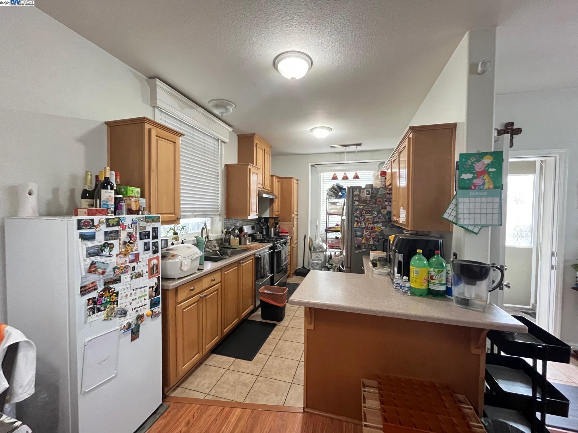 Detail Gallery Image 3 of 6 For 29043 Windemere, Hayward,  CA 94544 - 3 Beds | 2 Baths