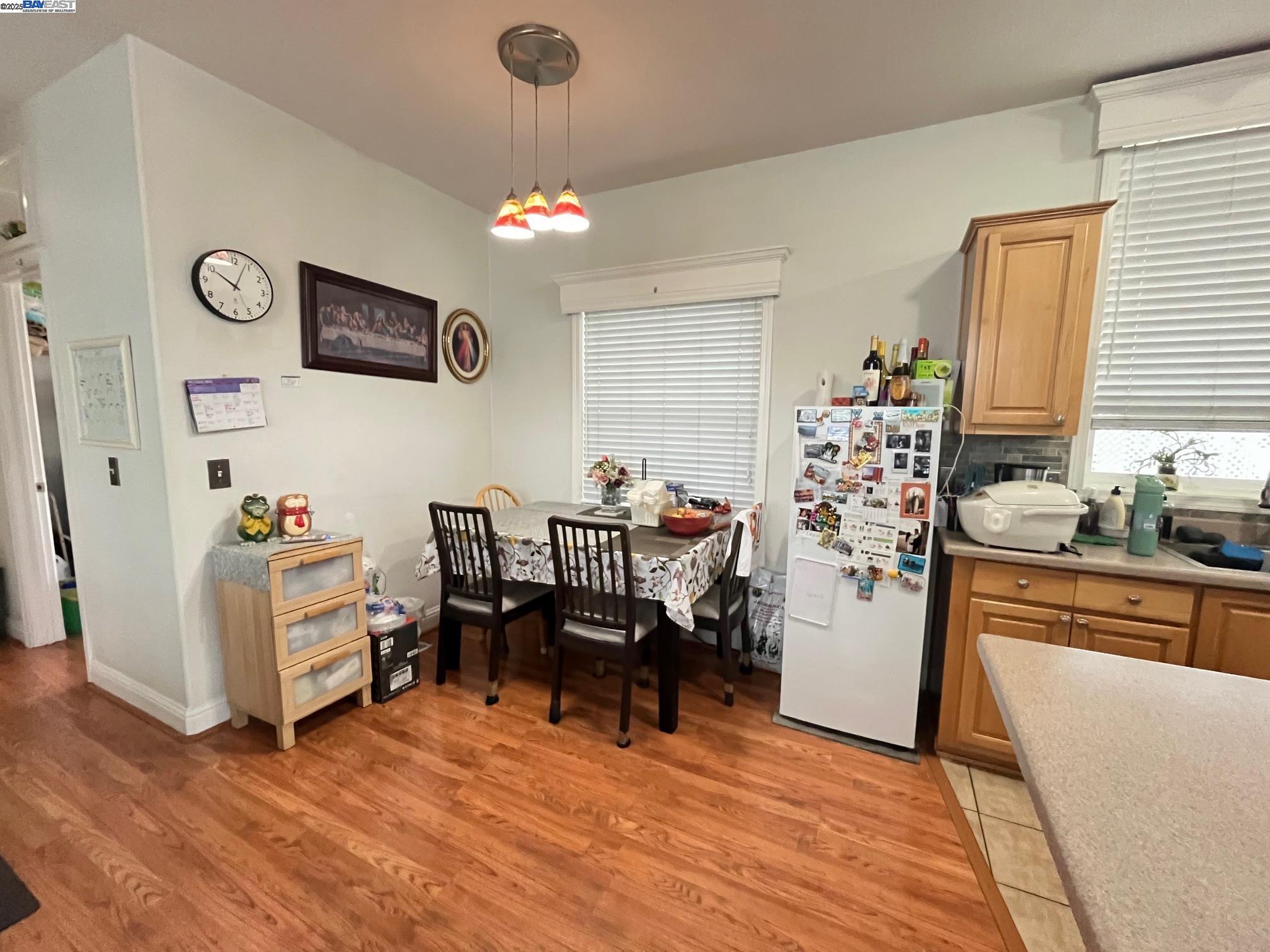 Detail Gallery Image 4 of 6 For 29043 Windemere, Hayward,  CA 94544 - 3 Beds | 2 Baths