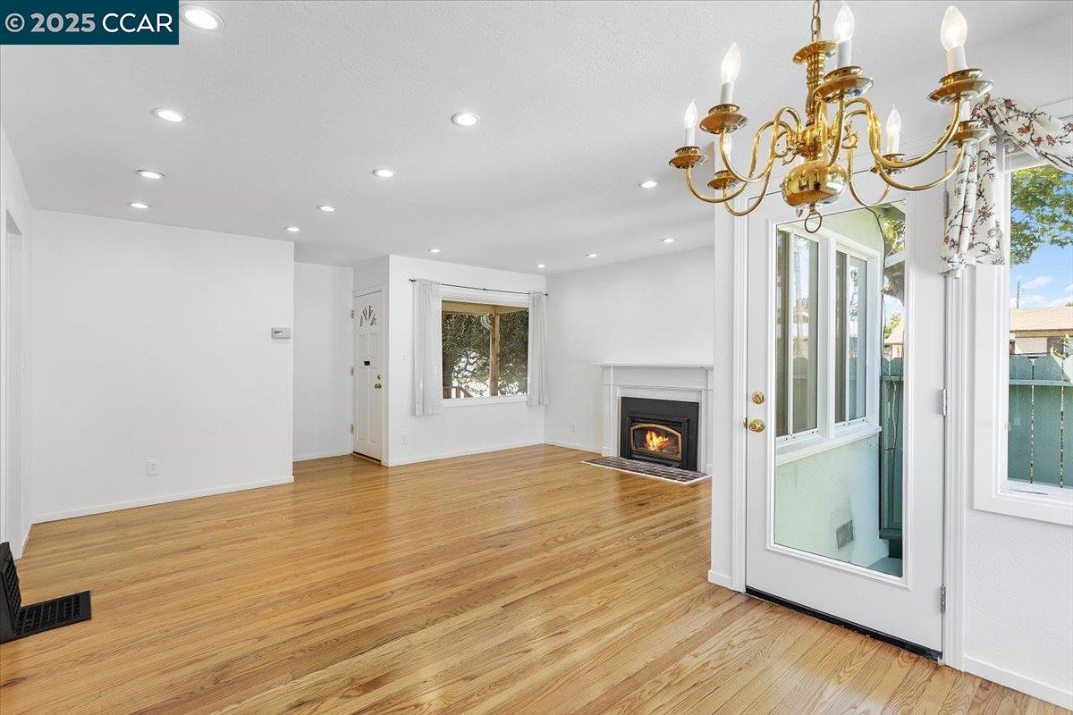 Detail Gallery Image 13 of 39 For 16080 via Del Sol, San Lorenzo,  CA 94580 - 3 Beds | 2 Baths