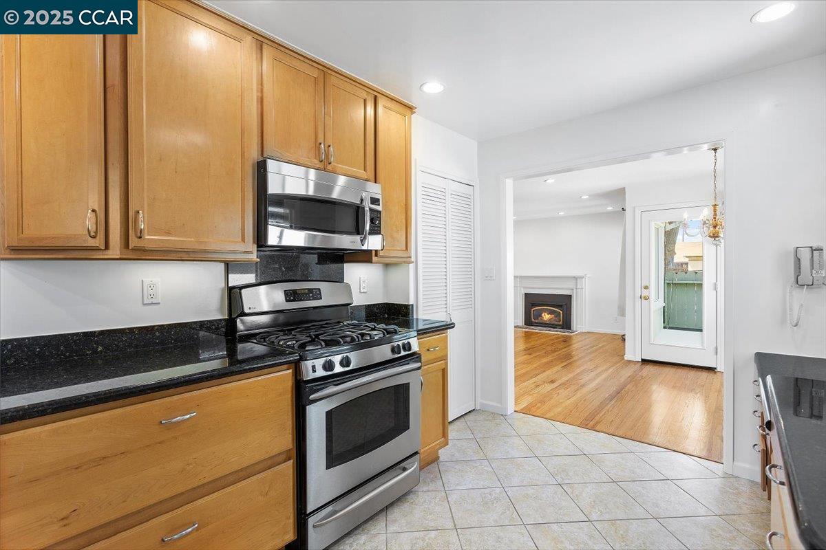 Detail Gallery Image 16 of 39 For 16080 via Del Sol, San Lorenzo,  CA 94580 - 3 Beds | 2 Baths