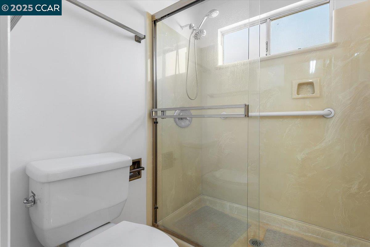 Detail Gallery Image 20 of 39 For 16080 via Del Sol, San Lorenzo,  CA 94580 - 3 Beds | 2 Baths