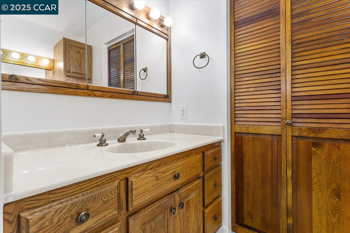 Detail Gallery Image 23 of 39 For 16080 via Del Sol, San Lorenzo,  CA 94580 - 3 Beds | 2 Baths