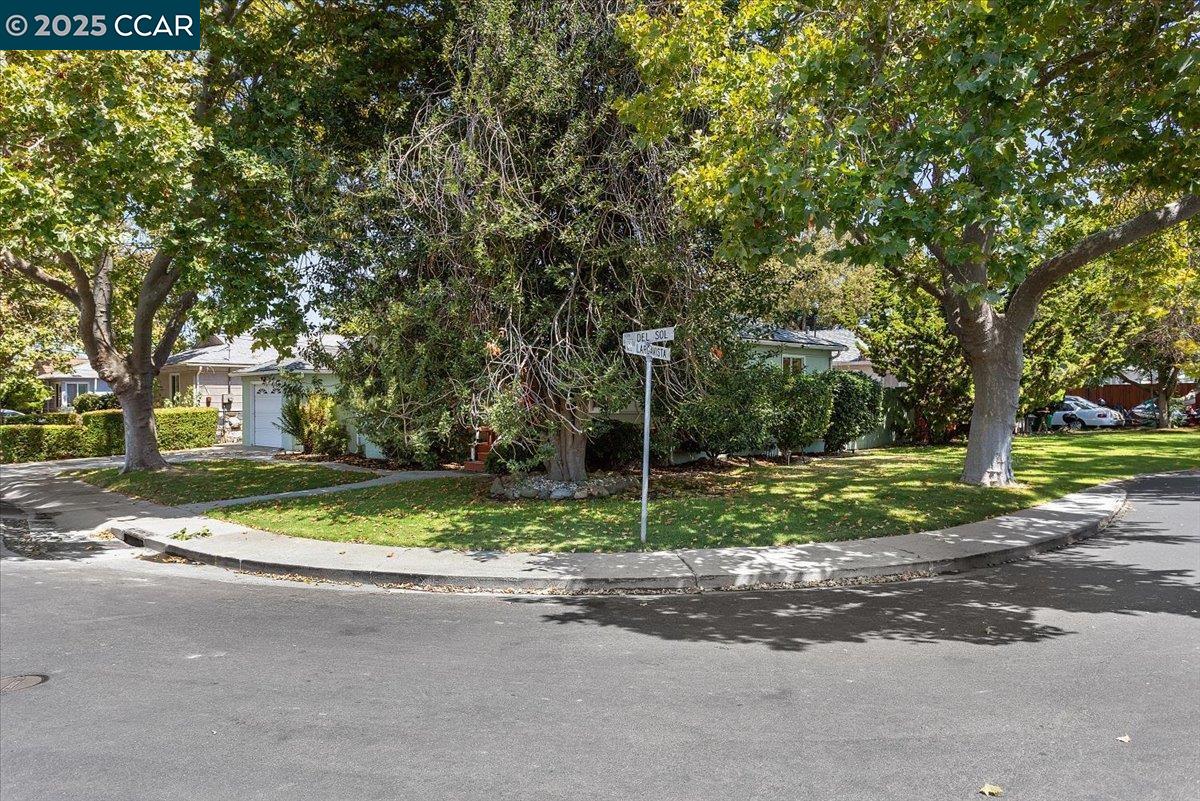 Detail Gallery Image 5 of 39 For 16080 via Del Sol, San Lorenzo,  CA 94580 - 3 Beds | 2 Baths