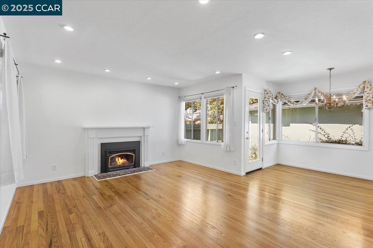 Detail Gallery Image 10 of 39 For 16080 via Del Sol, San Lorenzo,  CA 94580 - 3 Beds | 2 Baths