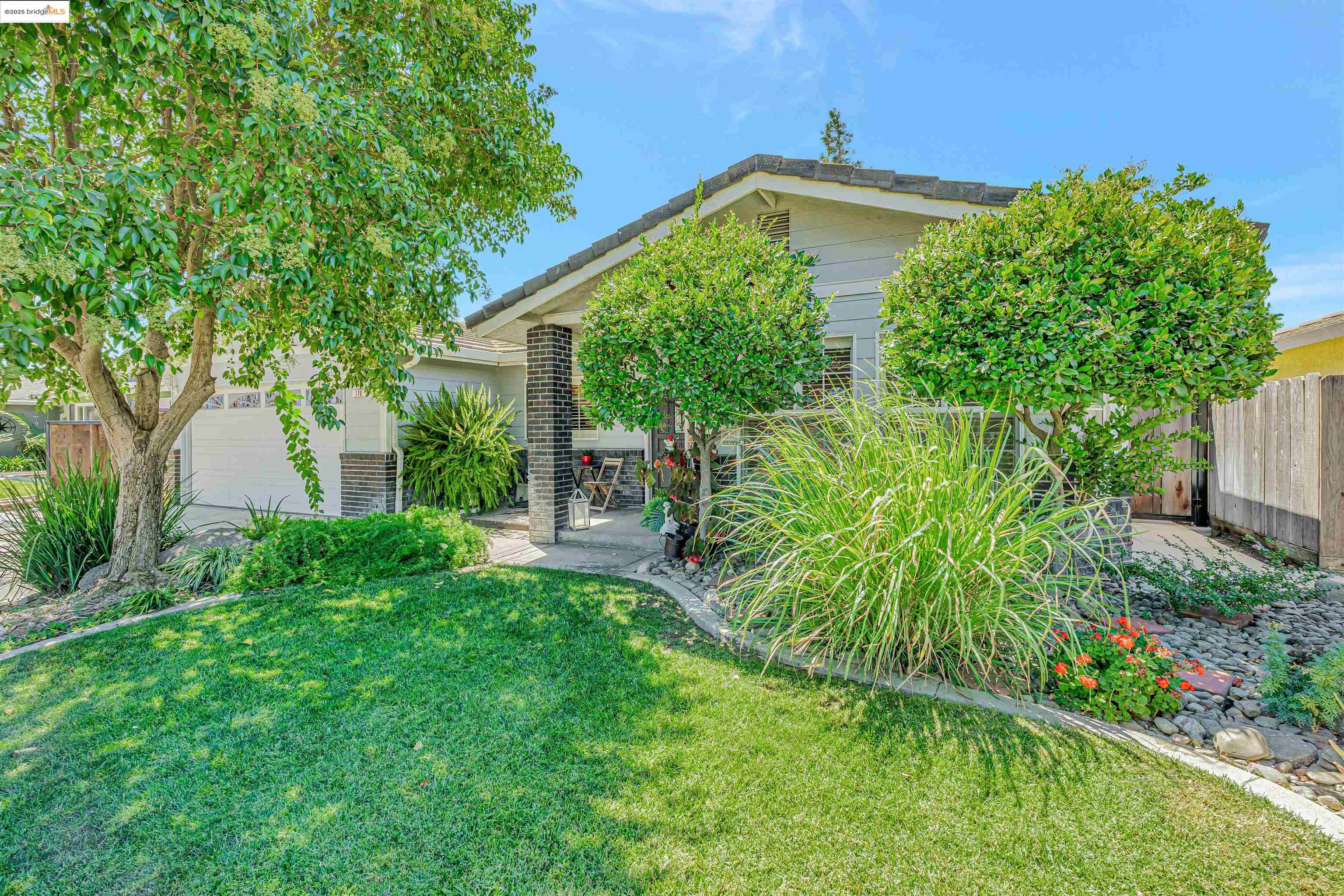 Detail Gallery Image 2 of 29 For 170 Kadota Ave, Atwater,  CA 95301 - 4 Beds | 2 Baths