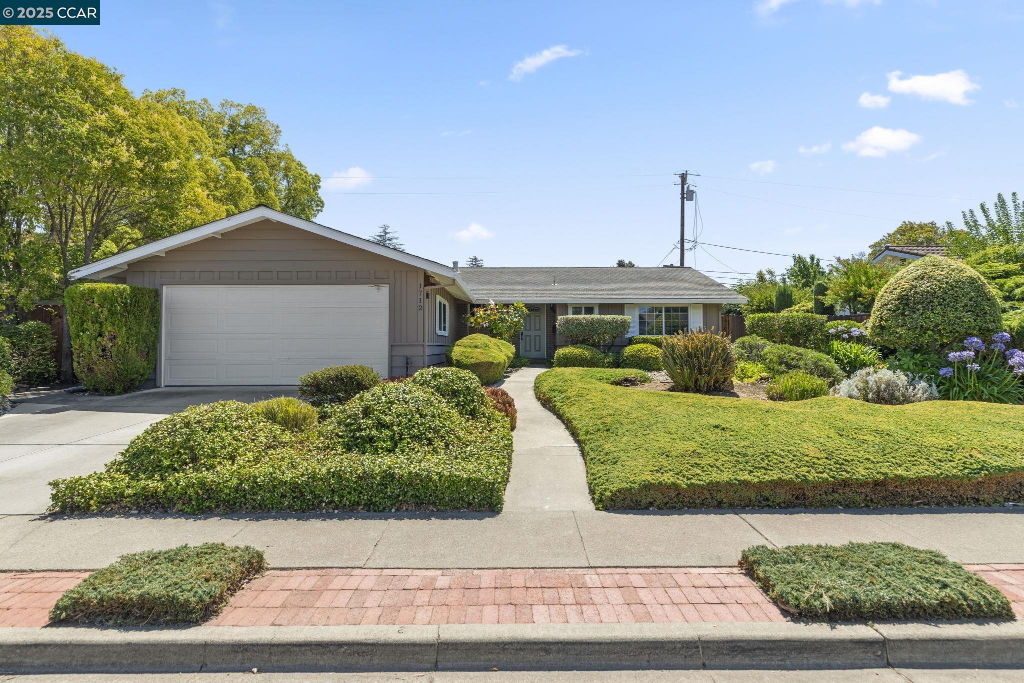 Detail Gallery Image 1 of 1 For 1712 Pepperwood Ct, Concord,  CA 94521 - 3 Beds | 2 Baths